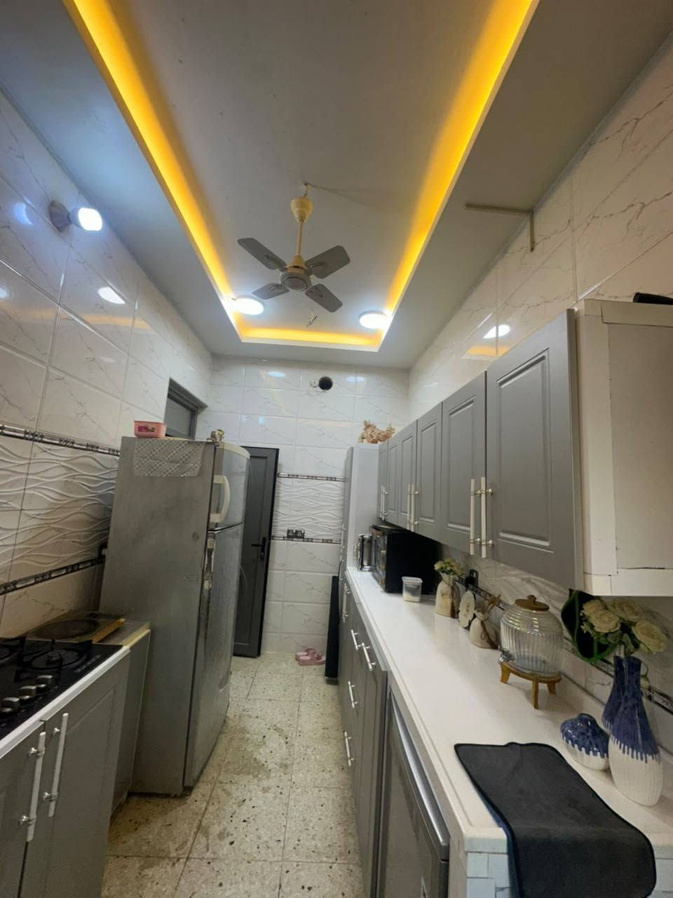 🏡بيت  للبيع - بيت طابقين حديث 

​📍 الموقع المميز: دور الزراعة الثالثة - قريب على تقاطع القدس.
​📐 المساحة: 108 متر مربع.
​📏 الواجهة والنزال: واجهة 6 متر × نزال 18 متر.
​💰 السعر: مناسب جدا
​🛠️ التفاصيل والتصميم الداخلي
​🛏️ غرف النوم: يحتوي على 3 غرف نوم.
​🛋️ الاستقبال: صالة استقبال واسعة.
​🍳 المطبخ: 
​🚿 الصحيات:
.
​⚡ الخدمات الأساسية: متوفرة بالكامل (ماء 💧، كهرباء ⚡، تبليط الشوارع 🛣️).
​☀️ طاقة متجددة: يحتوي الدار على تأسيس كامل للطاقة الشمسية.
​📜 الوضع القانوني (السند)
​📄 نوع السند: طابو زراعي صرف.
​✍️ شرط البيع: الوكالة والتحويل أصولياً.
​📞 للإستفسار والتواصل
​📱 رقم الهاتف: ***********
​💬 المراسلة: عبر البريد (ماسنجر)

نص مكتوب في الصور:
- Meta AI