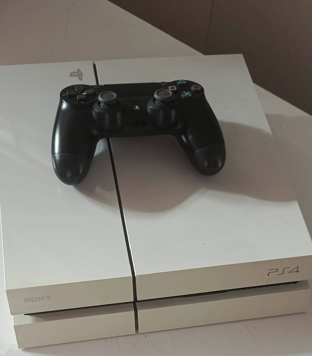 السلام عليكم
بلي 4 فات مهكر عن طريق الموقع 

نظام الجهاز :12.52 

الملحقات : جوستكات 🎮 2 وحدة اصلية والثانية تجارية اخت الأصلية وكيبل  HDMI وكيبل الطاقة والشاحنة مالت الجويستك وأيضا الكارتونة 

الالعاب :بي العاب تخبل😍 1_رزدنت إيفل 3 ريميك 2_ذا لاست اوف اس بارت ثاني عربية 3_انجارتد 4 😍 بيس 26 ⚽
5_سابيدر مان الجزء الأول

الجهاز نظيف لوك ستيكر ما مفتوح

السعر :250قابل للتفاوض

للتواصل :***********
