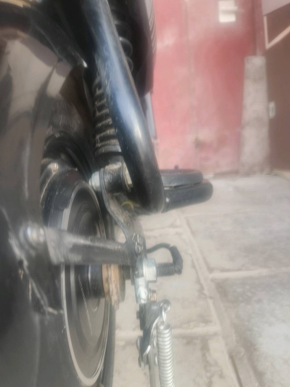 للبيع مستعجل على بيعته دراجه شحن حجم 14 شركه sk8
4باتريات 15 أمبير جدد قبل شهرين بدلتهن
عقل 500واط , 48 فولت 
سرعه حقيقي 40 
الدراجه كامله بس ناقصه سيم بريك أمامي مقطوع وبس
السعر 300 وبيها مجال
مكاني بغداد العامريه
***********