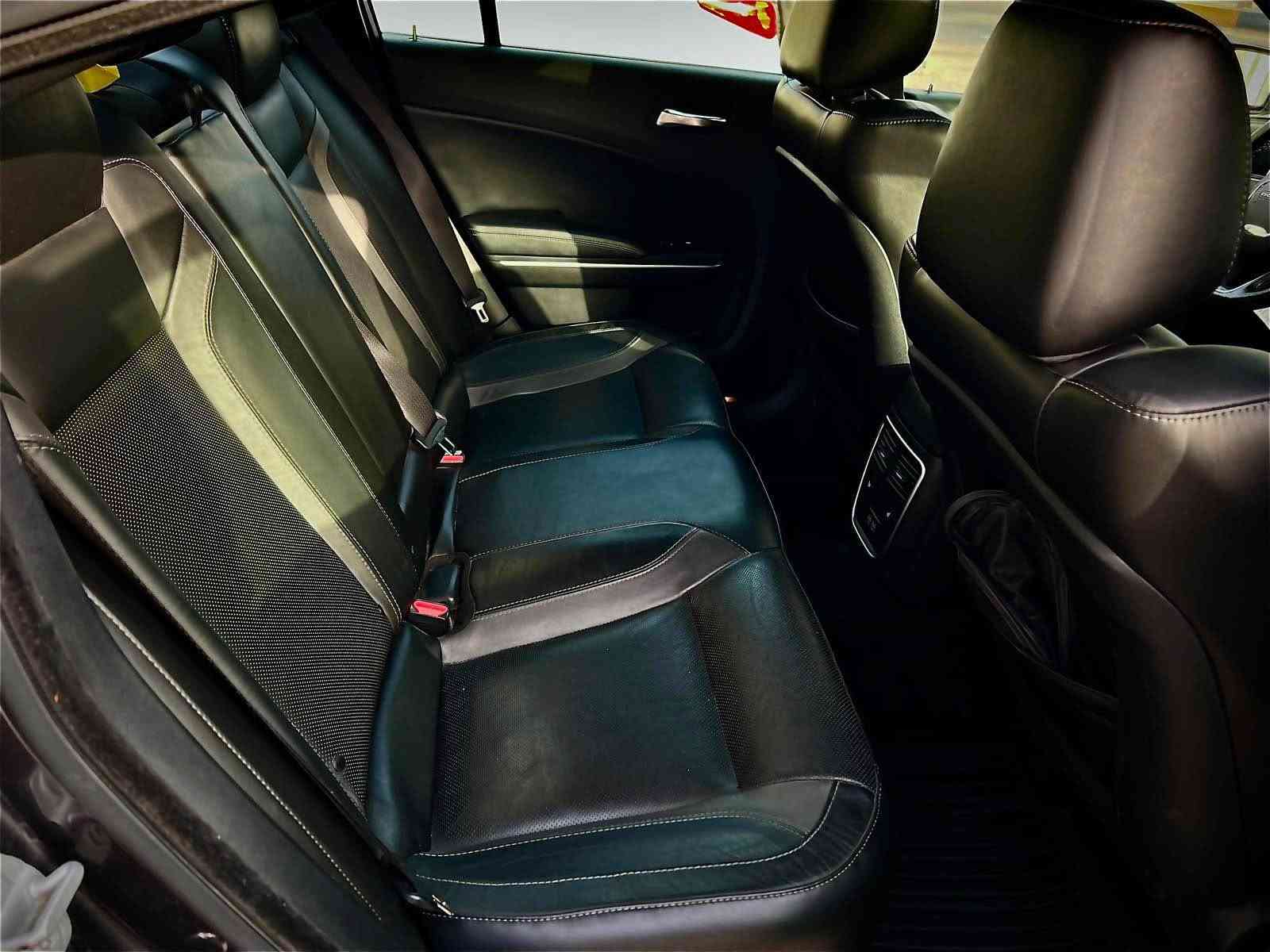 درج جارجر فول مواصفات 

فئه. : SXT PLUS 2 فول مواصفات 
الموديل : 2022 . (امريكي) . 
المحرك : . V6.  3.6L . 
العداد : 72 الف مايل

*مكفوله بدون حادث 
كفاله عامه من كلشي 
 
المواصفات :
* فتحه سقف سلايد
* تو ويل درايف
* انظمه قياده 
* دبل بصمه 2 
* كاميرا خلفية دواره
* المصابيح الأمامية زنون .
* كشافات الضباب زنون 
* دخول ذكي. 
* تشغيل عن بعد .
* شاشه كبيره نفكيشن
* كشنات الداخلية من الجلد 
* مقاعد السائق كهربائي مع الراكب 
* المقاعد الأمامية تدفئة  وتبريد 
الخلفية تدفئة 
* خزن مقعد السائق ميموري 3 وضعيات
* حساسات خلفي 
* تبريد امامي خلفي 
* تدفئة ستيرن . 
* سستم صوت
* بلوتوث تلفون . 
* محدد سرعة .  
.
.. بعد بيه هواي مواصات 
* رقم بغداد جديد
للاستفسار / ***********
المكان / حي العدل بغداد, العراق
