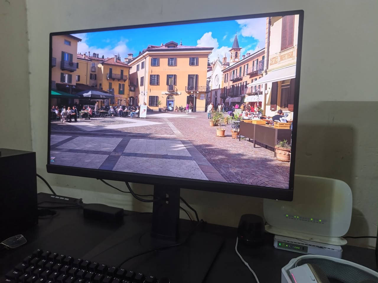 السلام عليكم 
للبيع شاشه 
msi optix mag274qrx
Size
27"
Panel Type
IPS-Type LCD
Aspect Ratio
16:9
Native Resolution
2560 x 1440
Maximum Brightness
400 nits / cd/m2
Contrast Ratio
:1
Response Time
1 ms (GtG)
Refresh Rate
240 Hz
Variable Refresh Technology
Adaptive-Sync, G-Sync
شاشه مستخدمه 20 يوم 
جديده بعده كرتونه موجوده
الي يخدمه يراسلني واتساب 
السعر 290 الف
مكان بغداد البياع 
سعره 450 الف مكتب انس شارع الصناعه
***********
توصيل محافظات ماعندي
