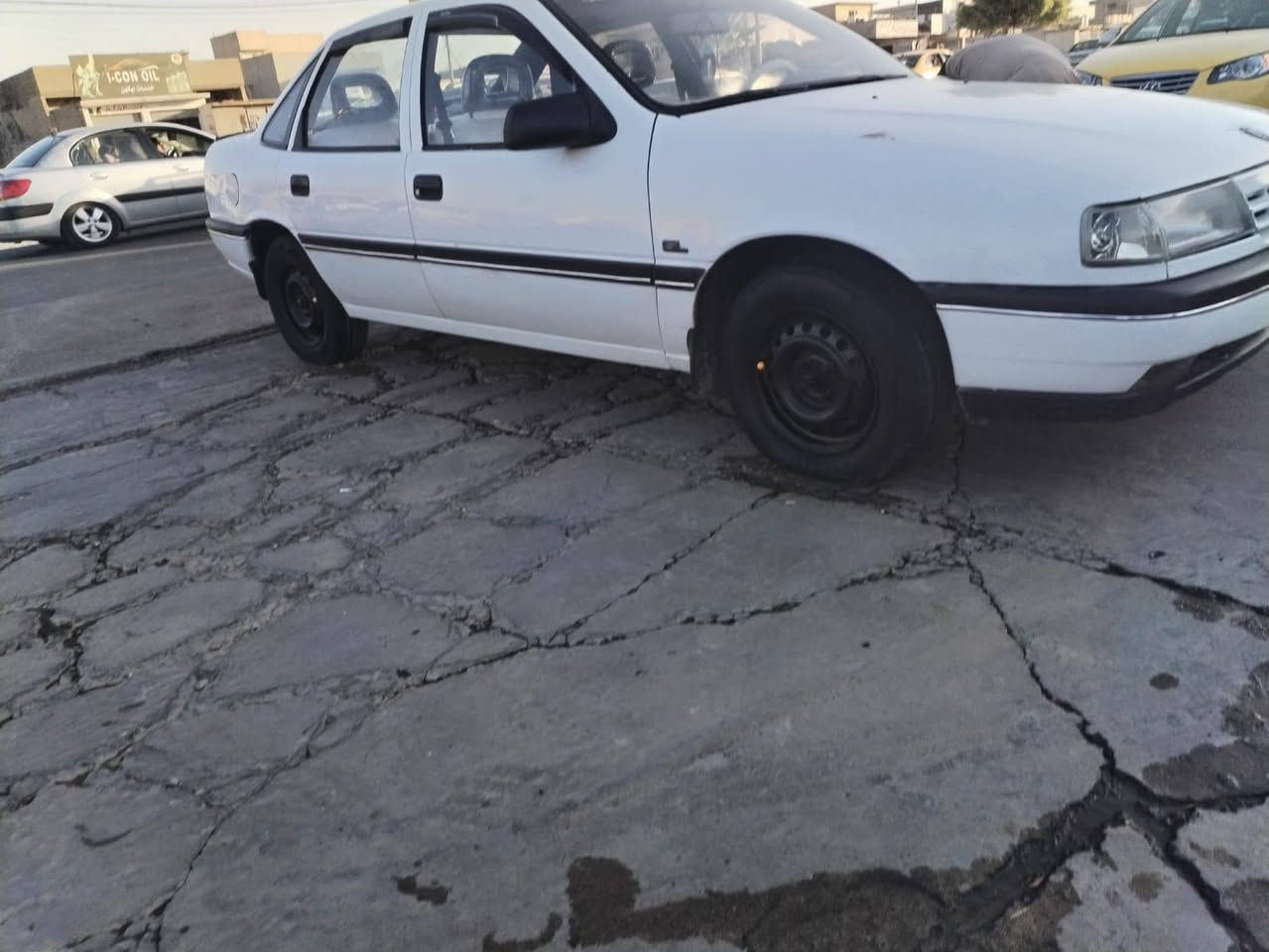 اوبل فكتره حجم 20 موديل 90 صبق بس دواير ودوسات  قرفتهاا جديده محرك وكير شرط ستيرن بور كير او تماتيك سياره مال جناي   شرط تحويل من شرعي   تصال عل رقم  السعر 48 وبيهاا مجال ***********    ***********
