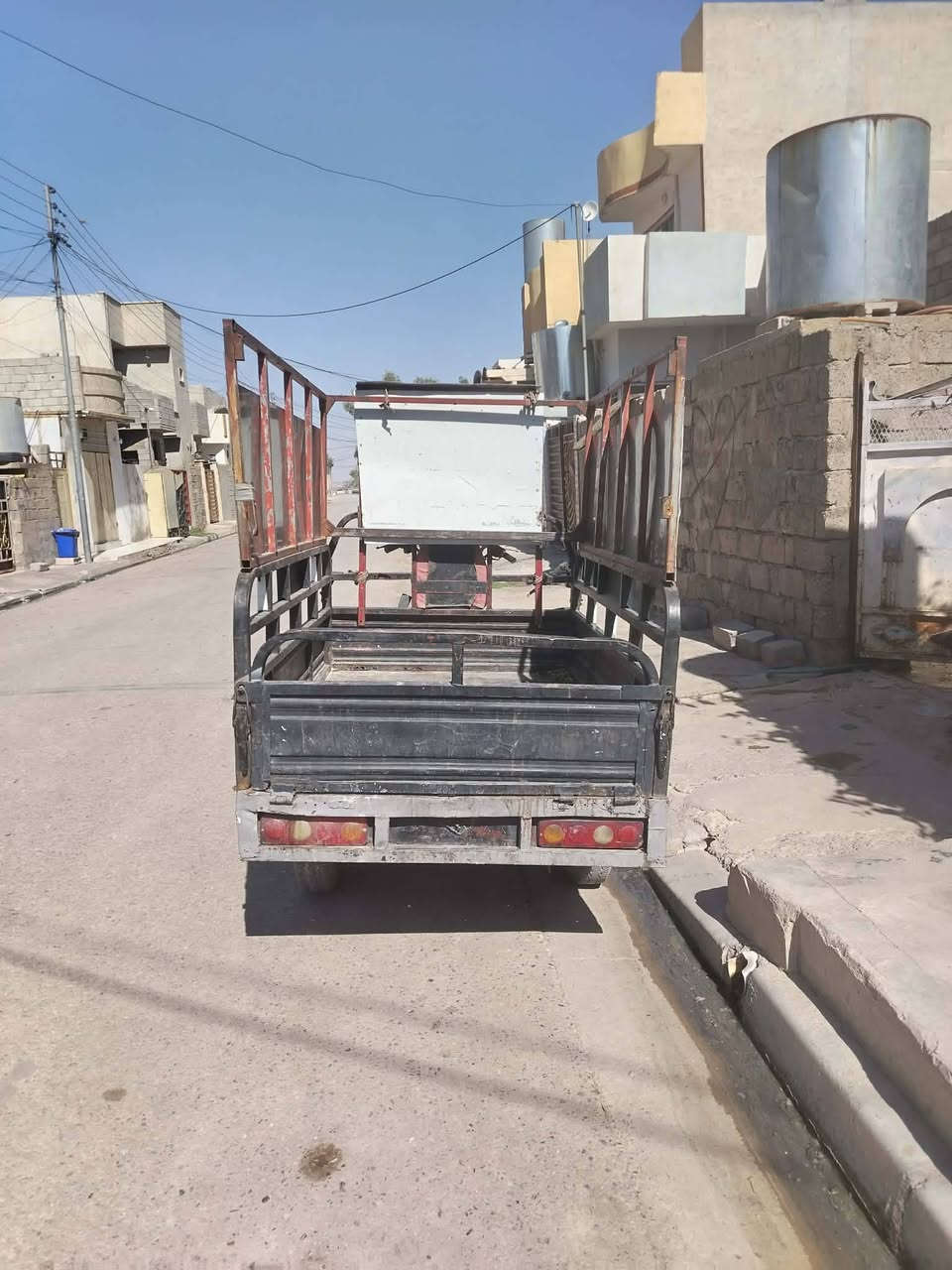 ستوته للبيع موديل 18 السعر 800 وبيها مجال الشراي يتصل على الرقم شاصي باج مكاني حي صدام   ***********
