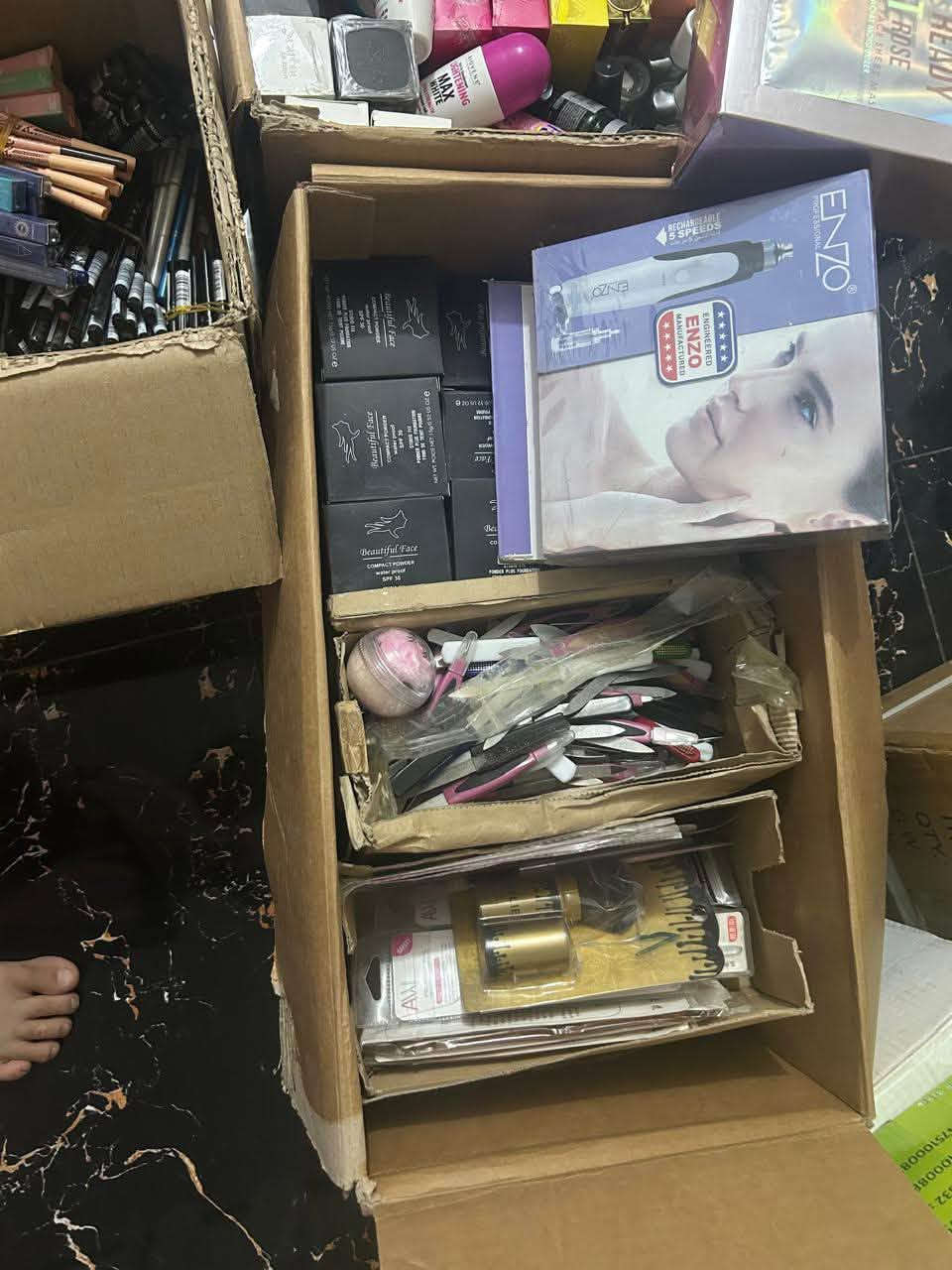 غراض محل كوزمتك تصفيه مراكات
بغداد الستقسار الاتصال برقم 
***********
