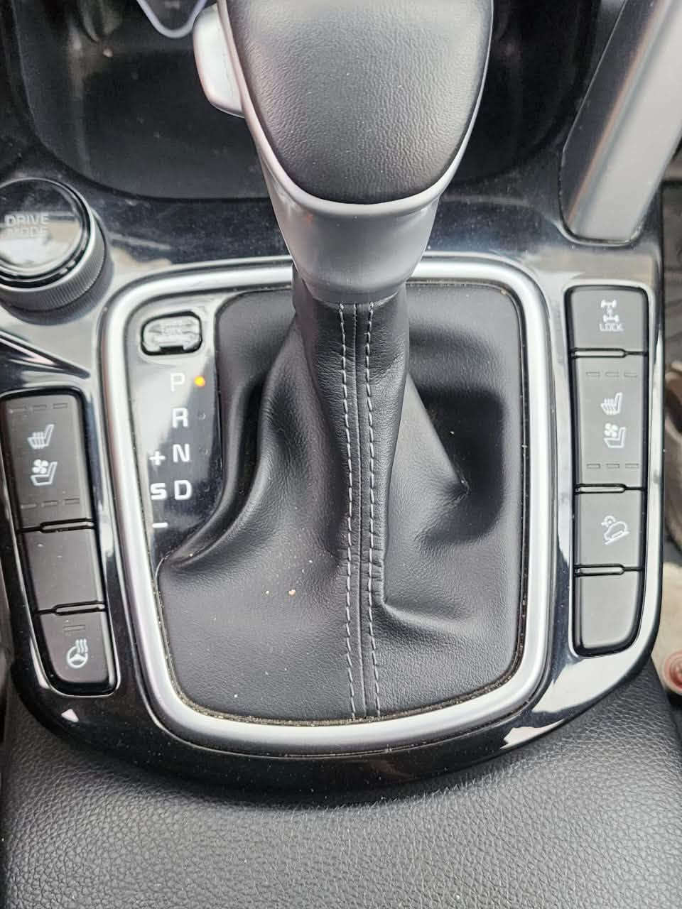 السلام عليكم
للبيع كيا سيلتوس 🚗
موديل 2023 🚘
محرك 1600 T GDI
رقم أربيل 🏔️
سنوية بأسمي وتنتهي بل 2028 ✅
وارد كندي 🇨🇦 
جميع الايرباكات سليمة ✅
رقم الشاصي : موجود بالصور 🤳
حادثها موضح بالصور : الچاملغ الخلفي عكس السايق فقط
يعني حادثها كلش بسيط 🖼️
 
مواصفاتها : SX فول مواصفات + مواصفات خاصة ( اعلى مواصفات )
- جميع المقاعد جلد
- مقاعد تحكم كهرباء ( امامي + صدر )
- مقاعد الامامية ( تدفئة + تبريد )
- مقاعد الخلفية تدفئة
- تدفئة ستيرن
- قطعتين تبريد
- فتحة سقف
- تحكمات ستيرن جهتين
- بصمة
- بصمة دخول ذكي
- تشغيل عن بعد
- نظام النقطة العمياء
- نظام مكابح الطواريء التلقائي
- عرض قياس ضغط الإطارات 
- عرض قياس حرارة الكير 
- نظامين قراءة مسافة ( كيلومتر + ميل )
- نظامين قراءة درجة الحرارة ( سيليزي + فهرنهايت )
- لايتات ليدات
- اضاءة ليد نهارية
- بروجكترات ( كشافات ضباب )
- اوتو هولد
- اوتو ستوب
- هاند بريك كهرباء
- فور ويل درايف ( AWD )
- مانع انحدار
- مانع انزلاق
- تحديد مسار
- تحذير مغادرة المسار 
- المساعدة التلقائية للبقاء داخل المسار 
- سياقة ذاتية
- رادارات ( امامي + خلفي )
- انارة داخلية لمس 
- انارة محيطية متعددة الالوان 
- شاشة تحكم لمس كبيرة
- شاشة عرض ( Data Show ) متحركة
- شحن هاتف ( Wireless )
- اريل ناڤكيشن
- منفذين USB امامي ( شحن + قراءة بيانات )
- منفذ USB خلفي
- نظام صوت 8 سماعات ( Bose )
- نوافذ كهرباء
- كاميرا خلفية
- ابل كار بلي + أندرويد 
- نظام ABS 
- إشارات ليد جانبية ( بالمرايات )
- كير 8 تبديلات DCT ( المرغوب ) 
- نظام ماسحات الزجاج تلقائي للمطر ( حساسات مطر )
- اضاءة دشبول الكيچات ( متغيرة )
- نظام أوامر صوتية
- تحكم هاتف ( اتصال + غلق ) 
- كروس سرعة التكيفي
- 3 أنظمة قيادة ( ايكو ، سمارت ، سبورت )
- حجر بيئة بلادي
- تخم تايرات
- تخم بلكات 
وبعد بيها هواي مواصفات تدوخ 😵‍💫تدوخ 😵
يعني السيارة خير من الله وما ناقصها شي بلادي بس على البانزين والدهن سيارة لگطة ولله الحمد ، وبالمناسبة الدهن أغيره فقط أدير  ( أدينول )
السيارة ماشية (( 60,000 )) كيلو متر #قابلة_للزيادة 
وان شاء الله بيها مجال بسيط للشراي 
للتواصل : *********** 📞 واتس لاب
