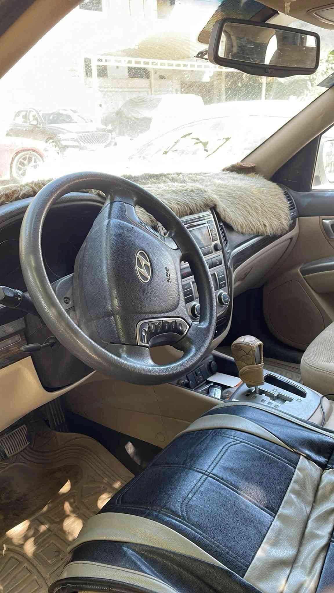 🚗 هيونداي سانتافي 2011 للبيع 🚗
 الموديل: 2011
 اللون: أبيض  
 العداد (الماشي): 128,693 كم  
 الرقم: بغداد(مرقمة جاهزة، تحويل أو وكالة مضمونة)  
 المكان: بغداد الحرية قرب حسينة التوحيد***********
