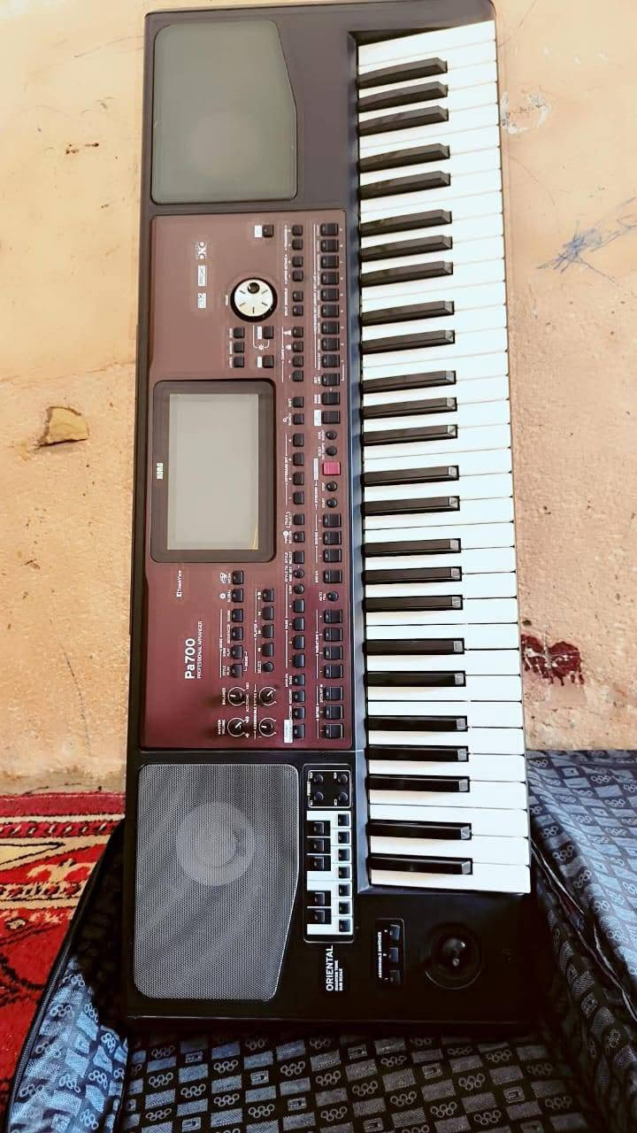 سلام عليكم من رخصت صاحب الكروب اورك pa700 معا جميع ملحقات جنطه وستاند وبرنامج فول البيع ابو الفيشه صفره باب اول  سعر 8ونص الرقم والستفسار***********
