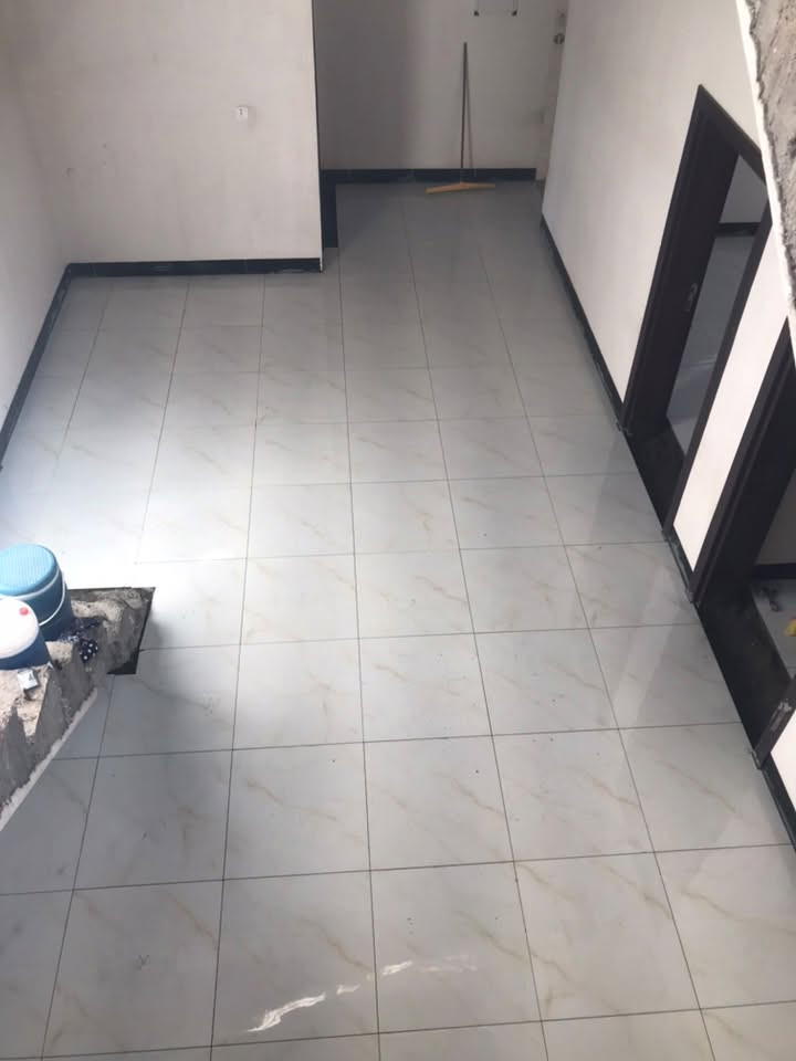 سلام عليكم اسطة كاشي مرمر بورسلين متفرق شغل هندسي / وذا اكو مقاول اشتغل وياه وشلون يريد ارهم 
***********

نص مكتوب في الصور:
- HONOR X9c Smart 24mm f/1.75 1/50s ISO356 16:01 14/01/2026