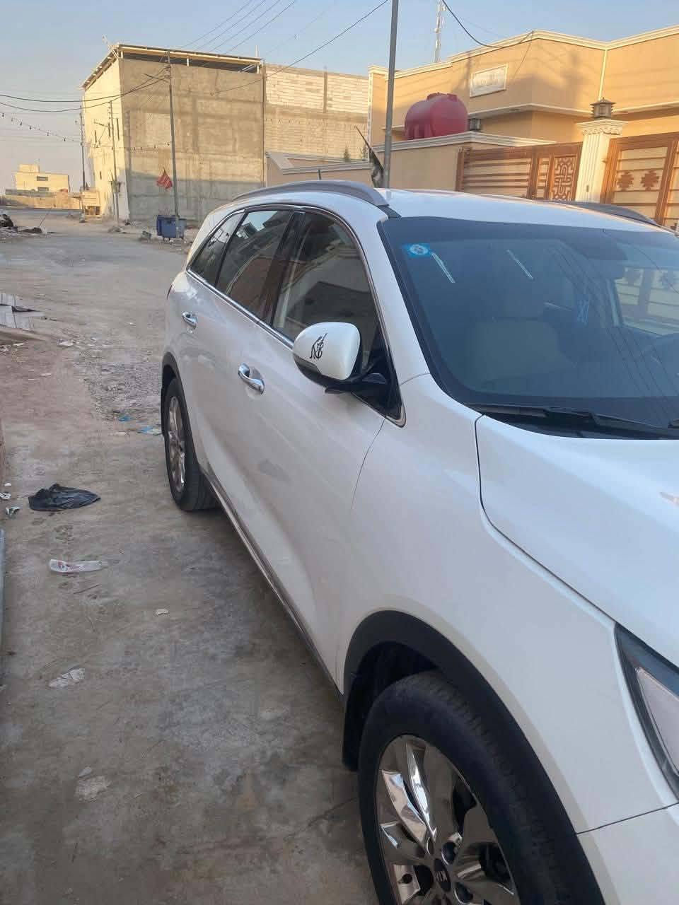 *للبيع كيا سورنتو 2020 خليجي*

*المواصفات:*
- *المنشأ:* خليجي
- *المحرك:* 4 سلندر
- *التسجيل:* رقم بصرة مميز باسمي
- *الممشى:* 195 ألف كم - مال بيت وجناي
 بيها قطعتين تبديل اصلي نفس اللون - الباقي كفالة

*الوصف:* السيارة كلش نظيفة وجاهزة  
مكان السيارة البصرة 

*السعر:* 215 ورقة
*للاستفسار والاتصال:*  
📱 ***********
