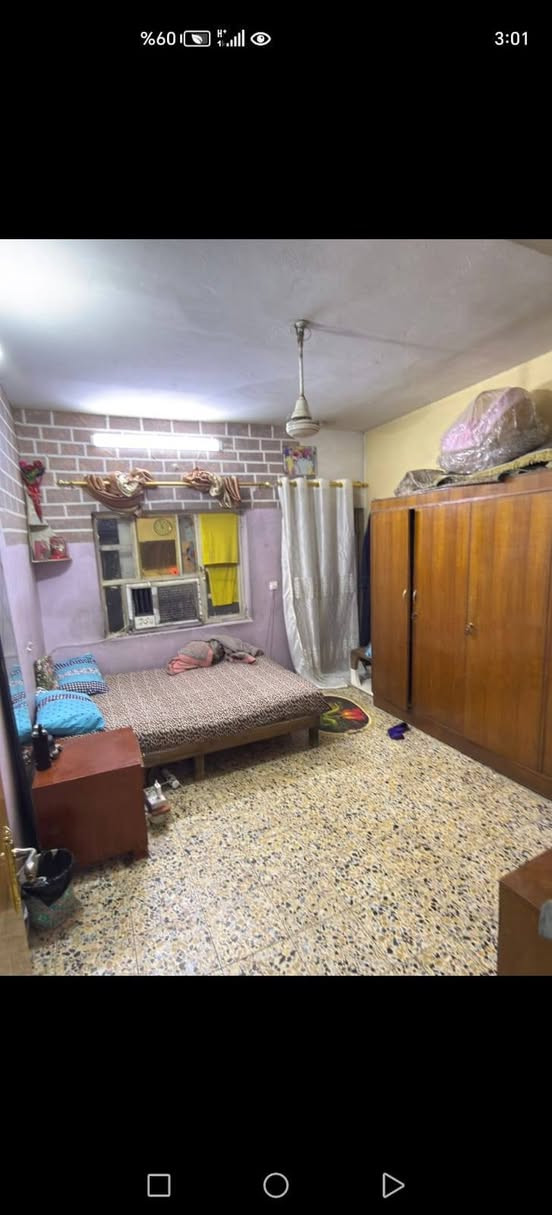 السلام عليكم 
دار 🏠 المساحه ١٢٥م طابو صرف العبيدي شهداء الأولى على الشارع ثاني فرع من نزله الشارع العام تريد تنزل من ملعب احمد جار الله تريد تنزل من ابو احمد الوكيل طابقين 
الاستفسار اوالاتصال على الرقم ***********

اداره مكتب الهدى للعقار العنوان بغداد العبيدي شهداء الأولى شارع المحافظ قرب رحيم المضمد

نص مكتوب في الصور:
- %59 3:02 أنت رقاوى 12 أيار، 12:30 م رد