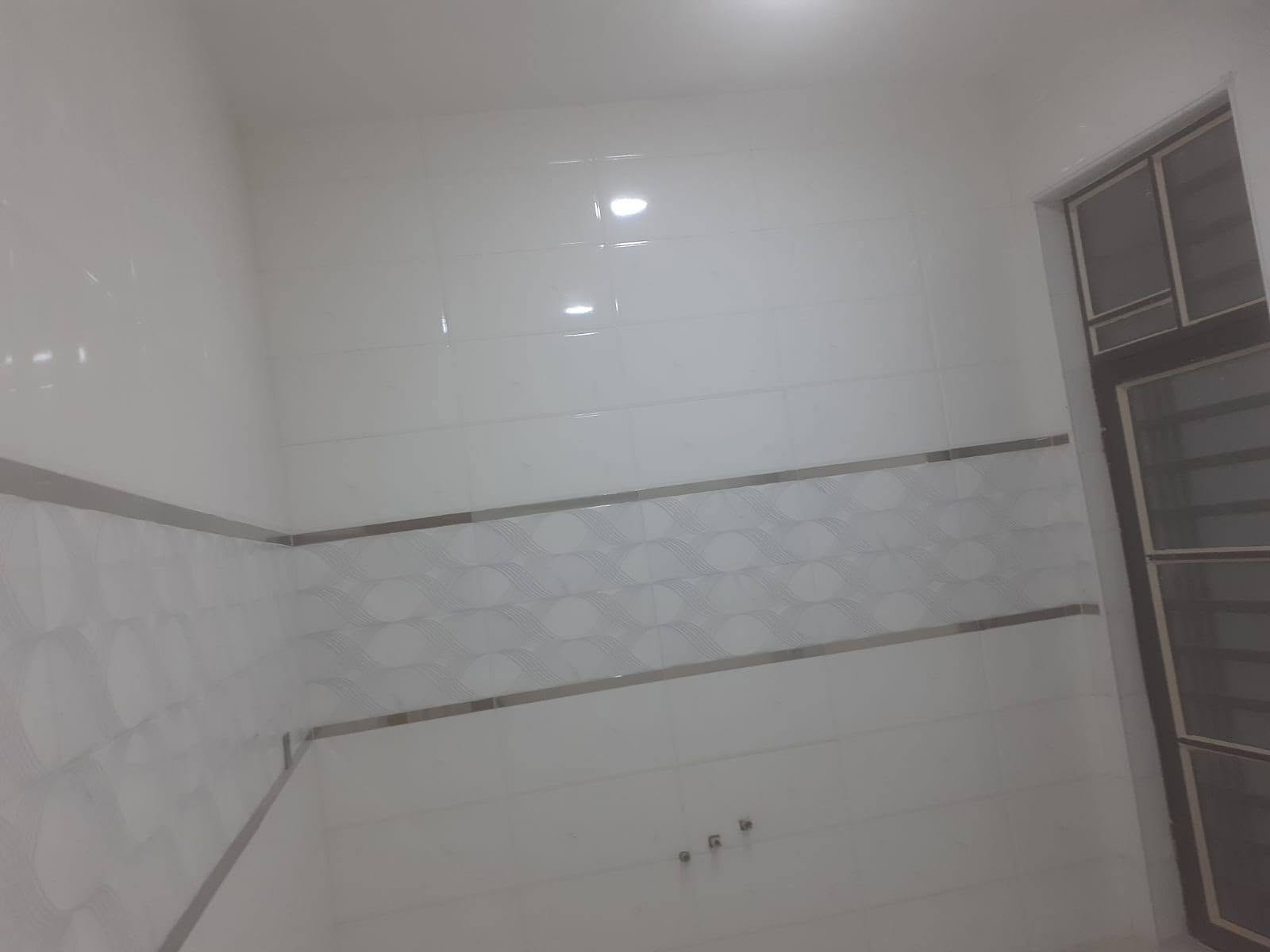 دار للبيع بالنداء شارع قنبر بضهر التجارية شغل هندسي درجة اوله مساحة البيت 100متر طابق واحد سعر 73 مع المجال رقم الهاتف واتساب ***********
