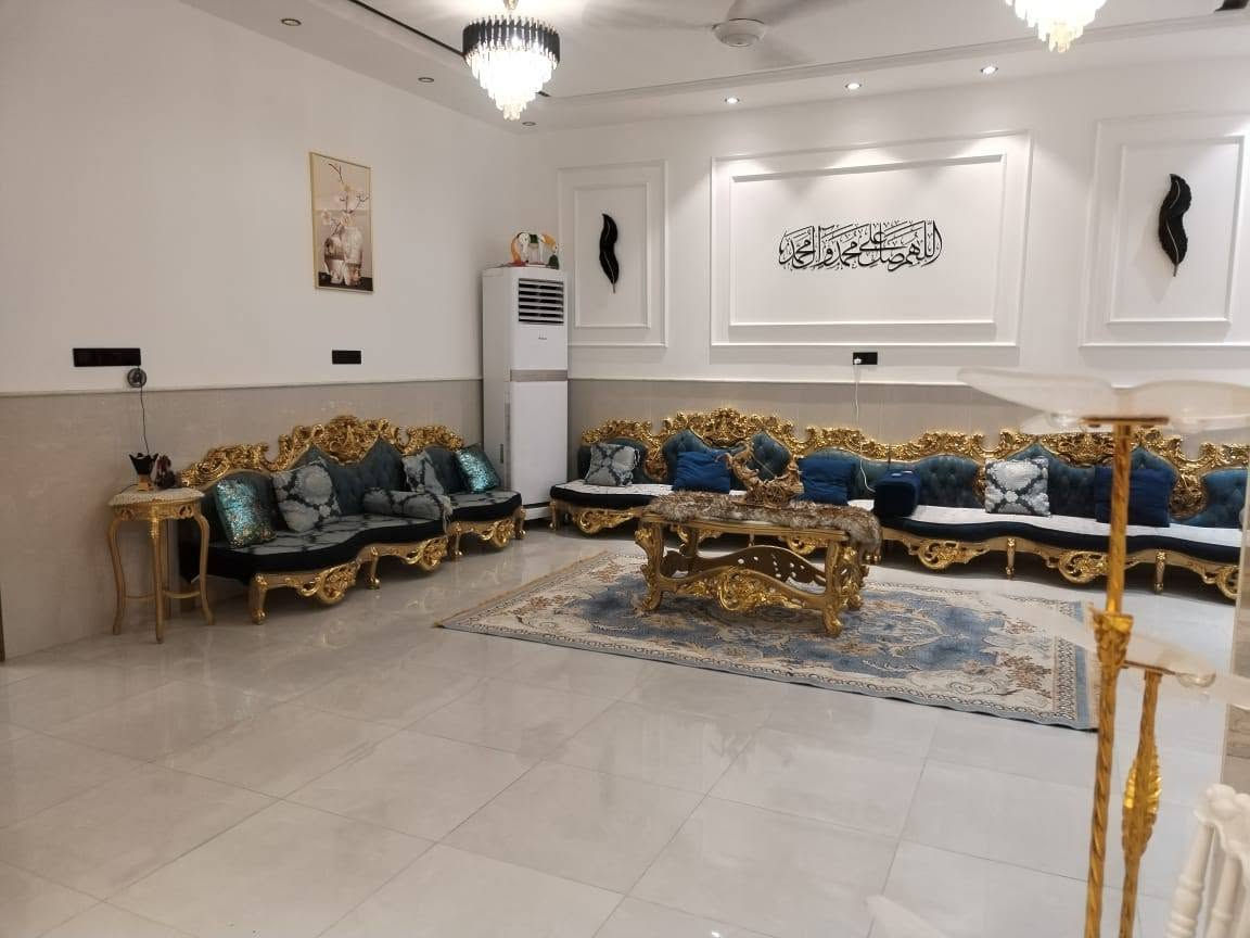 للبيع 
مساحه 180م
على الكورنيش الجديد خلف منتزه الورده
نقل سهم 
الطابق الثاني نضام سويت 
السعر 290 للتواصل واتساب***********
