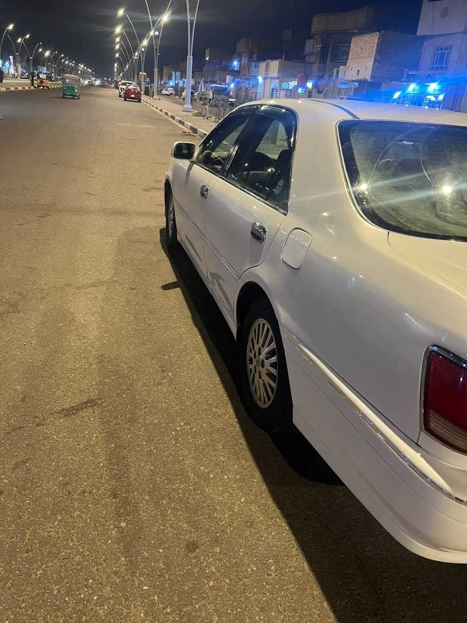 السلام عليكم ورحمة الله وبركاتة جنون للبيع موديل 2000السياره جاهزه مكينه وكير وحداده وتبريد السياره كفاله عامه رقم انگليزي بسمي تحويل ثاني يوم العنوان بصره السعر 105للتصال ***********
