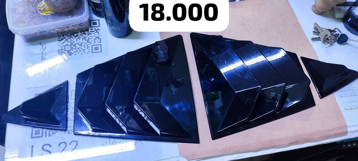 غراض كورله للبيع يرهمن من مديل 20 لل24مستخدمات سنه  بس نضيفات كلش  شراي يتصل  ما جاوب  رسايل *********** كركوك, العراق

نص مكتوب في الصور:
- سعر 10.000
- سعر 30,000
- 15,000
- جناح جامه خلفيه 20,000
- 18.000
- 8.000
- 10.000
- معه قبق البانزين
- 55,000
- جناح كورله ساز اصلي