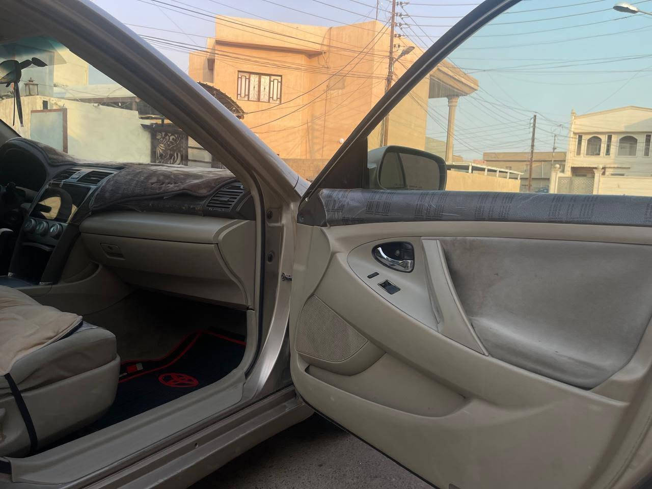 كامري ٢٠٠٩ وارد امريكي كلين بدون ضرر عدا بارد قليل جهة السكن ماناقصها اي شي رقم اربيل باسمي شرط التحويل كير محرك صدر تخم تاير باتري  كلو جديد تبريد ثلج السعر 107 وبيها مجال قليل للاستفسار *********** و ***********

