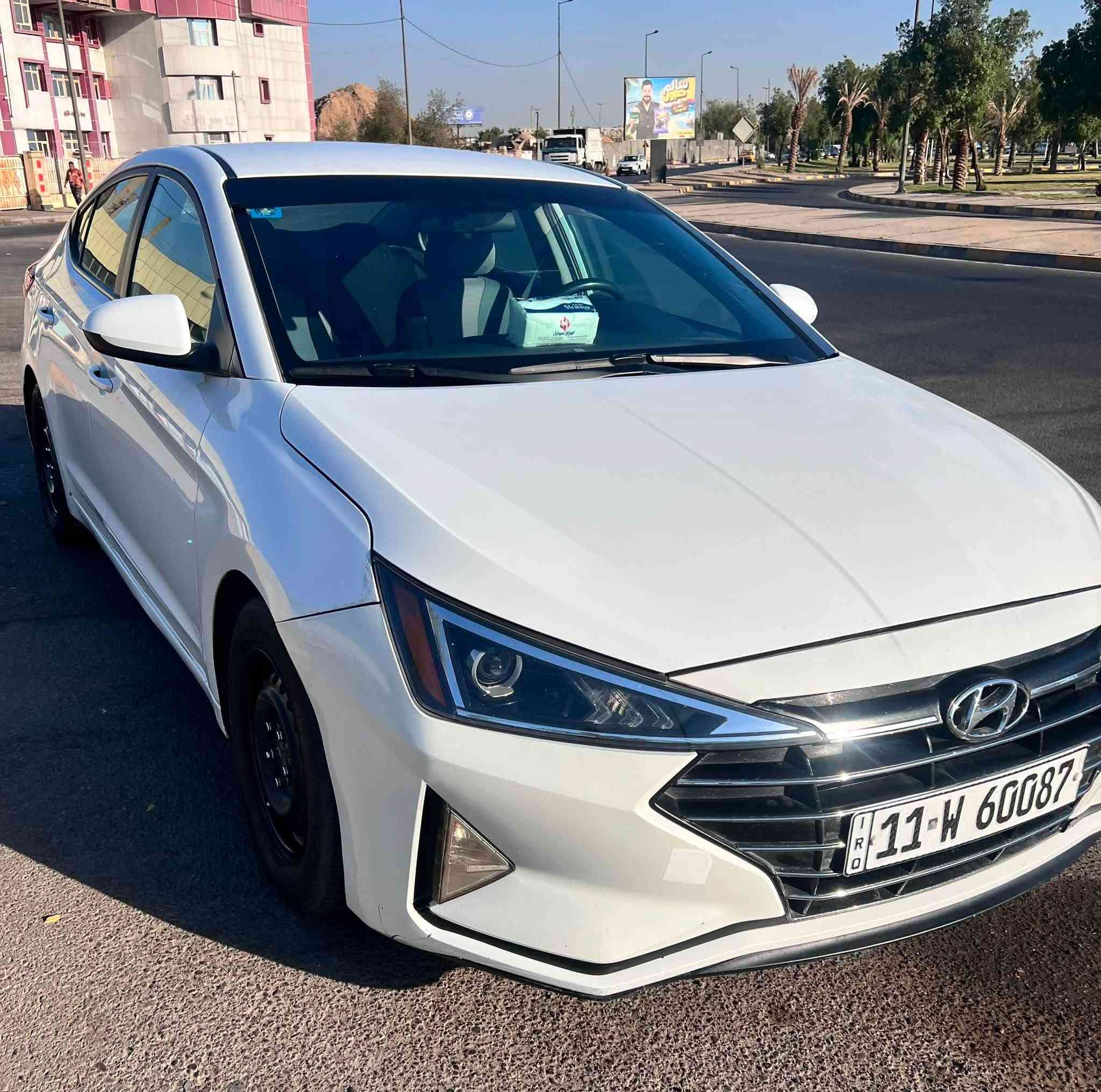 السلام عليكم
النترا 2019 وارد امريكي حادث جاملغ امامي فقط بدون دواخل كير AT المرغوب و محرك 2000 دوش
السيارة مواصفات SE يعني فول عدا الفتحه و البصمه 
السيارة جاهزة للأخير كلشي متصرف عليهة 
محرك - كير - تبريد - صدر خير من الله السيارة مال جني 
بيهة صبغ الجاملغ و ربع البنيد بس 

السعر : ب127 و بيهة مجال 
العنوان : بغداد - البياع 
للأستفسار : ***********
