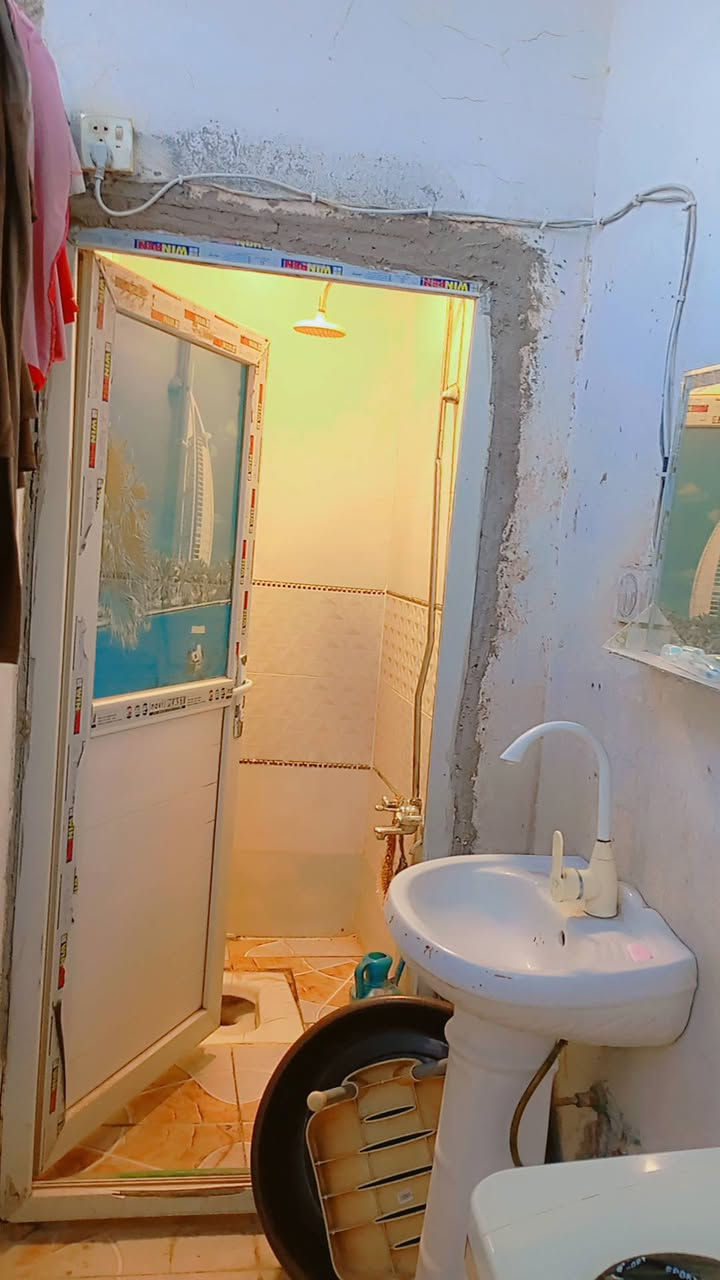 دار مساحه ٥٠متر طابقين بناء نضيف زراعي حي ميسان قرب سكلة الكرعاوي السعر ٢٨ منطقه راقيه جدا والسعر مناسب استفسار اكثر ***********
