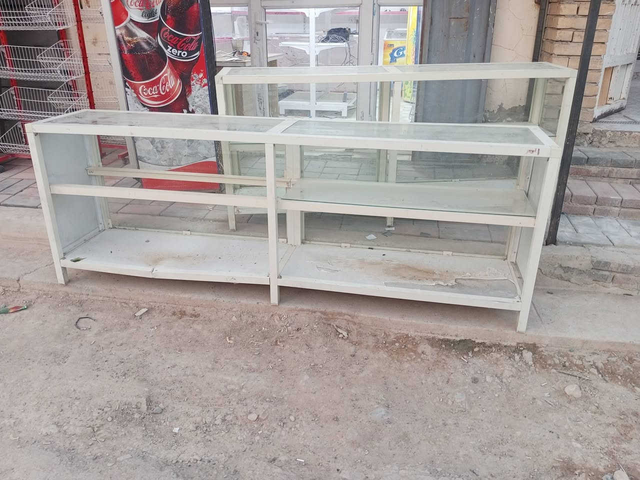 باترينا المنيوم مرتبه نضيفه
وحده طوله مترين ونص
وحده مترين 
مكاني اديالى قضاء الخالص حي العصري 
***********
