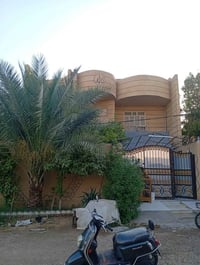 بهرز خلف الجامع • ٢٥٥م • حديث مكمل