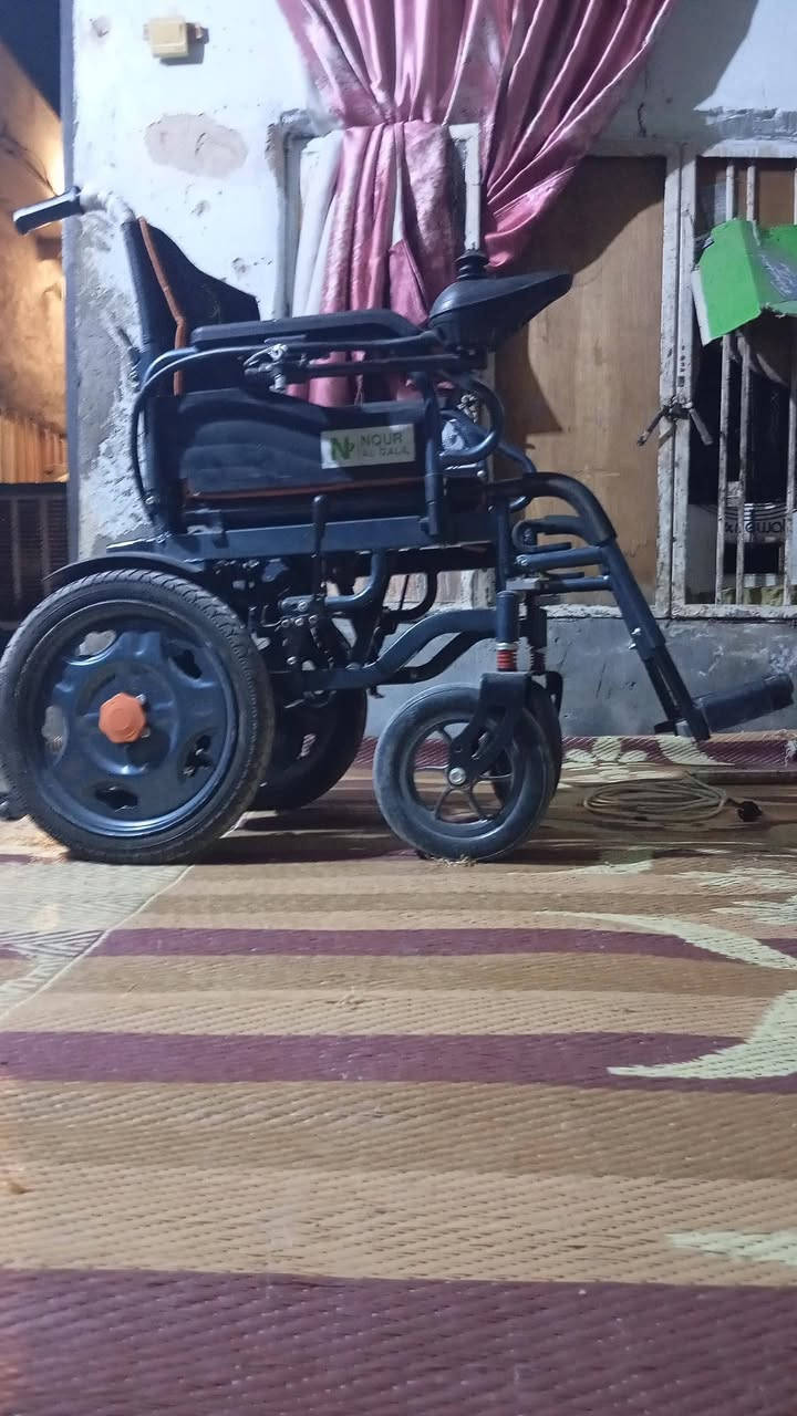 سلام عليكم عندي عربانه معوقين جديده للبيع  بسعر 450 / ***********

