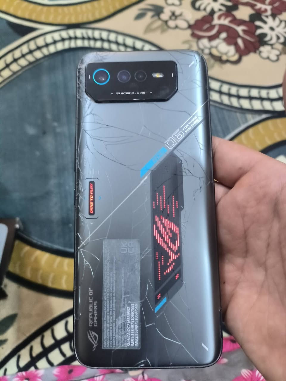 هاتف ROG 6D ذاكره 256 الرام 12 المعالج دايمنسي 9000 الجهاز معروف ومواصفاته فقط ظهر لي فطر والكلاس في فطر بس ما مؤثر على اللمس نهائيا الجهاز بدون ملحقات فقط حافظه سعر الجهاز 360 شراي اتصال او واتساب***********

