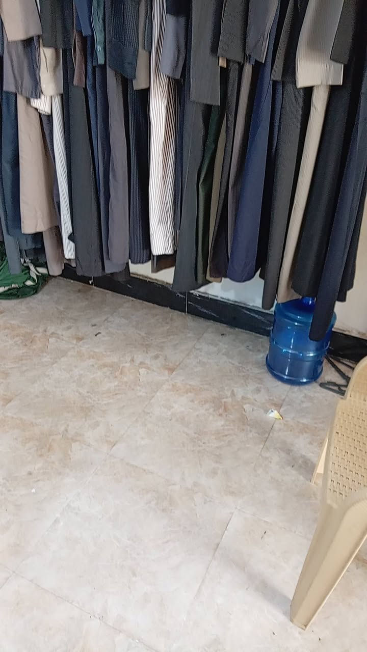 وصول وجبه جديدة من الدشاديش شتوي سعر لواحد ١٠ الف وصول وجبه جديدة من البجايم سعر زوح ٥ الف ودشاديش صيفي سعر لواحد ٥ الف و٣ب ١٠ الف العنوان فلوجه حي المعلمين قرب جامع سعد ***********)( ***********

نص مكتوب في الصور:
- d.rive_r