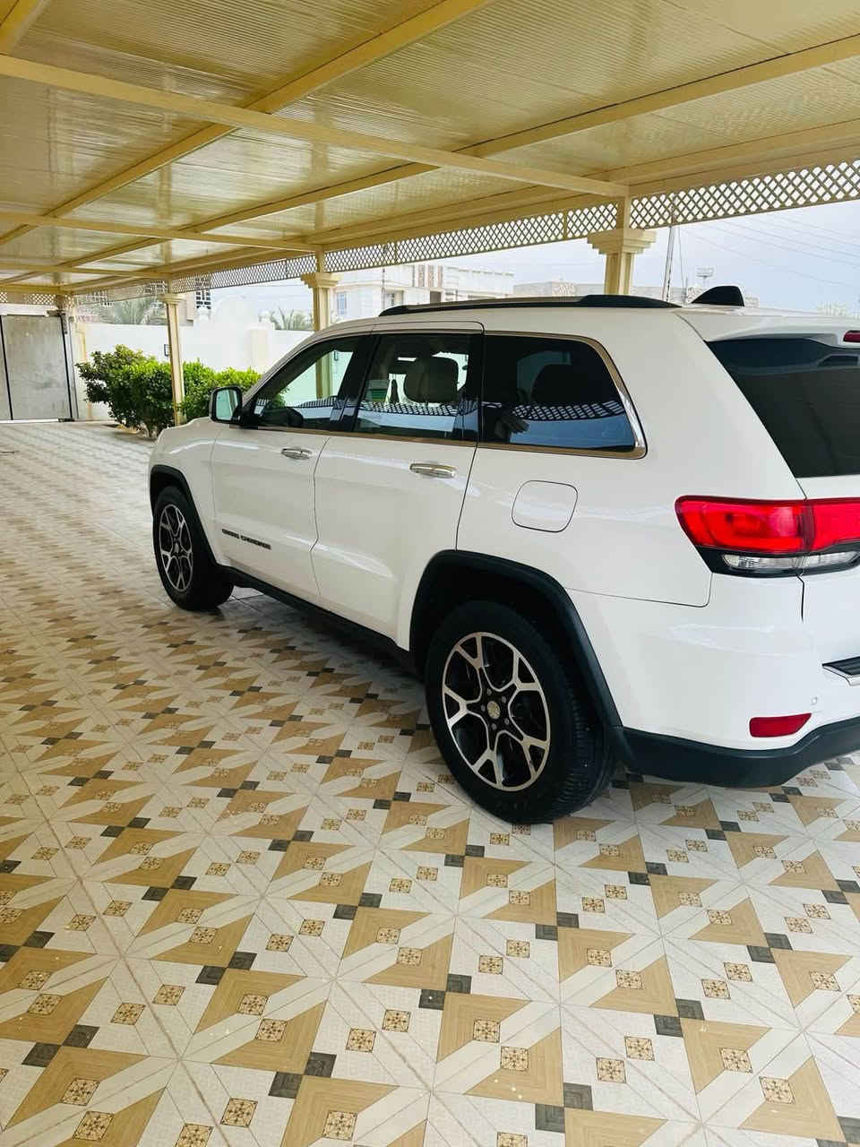 جيب2019 لمتدد  امريكي فول سياره باسمي هزه جديد السياره ما بيه نقص اي شي
فول مواصفات 
رادار جانبي
تبريد تفدئه كشانه امامي خلفي 
سياره بانوراما 
جنطه شفط
السياره ما بيه كلشي كلين سياره جديده
للاستفسار رقمي ***********
السعر 250 ورقه
