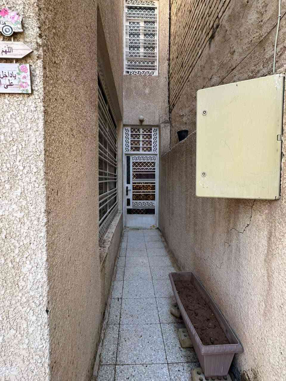 السلام عليكم اخوان بيت للبيع بالسلطان الثاني... البيت نظيف وطابقين...الطابق الاول مدخلين استقبال و هول و مطبخ خلفي ومنور كبير وخدمات 
الطابق الثاني غرفتين نوم وحولي... للتواصل والاستفسار الاتصال على الرقم ***********
