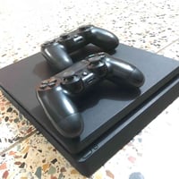 Ps4 slim نظافته ١٠٠٪؜ مامفتوح أبدا  لوك ستيكر كله شغال cd مهكر نظام١٢....