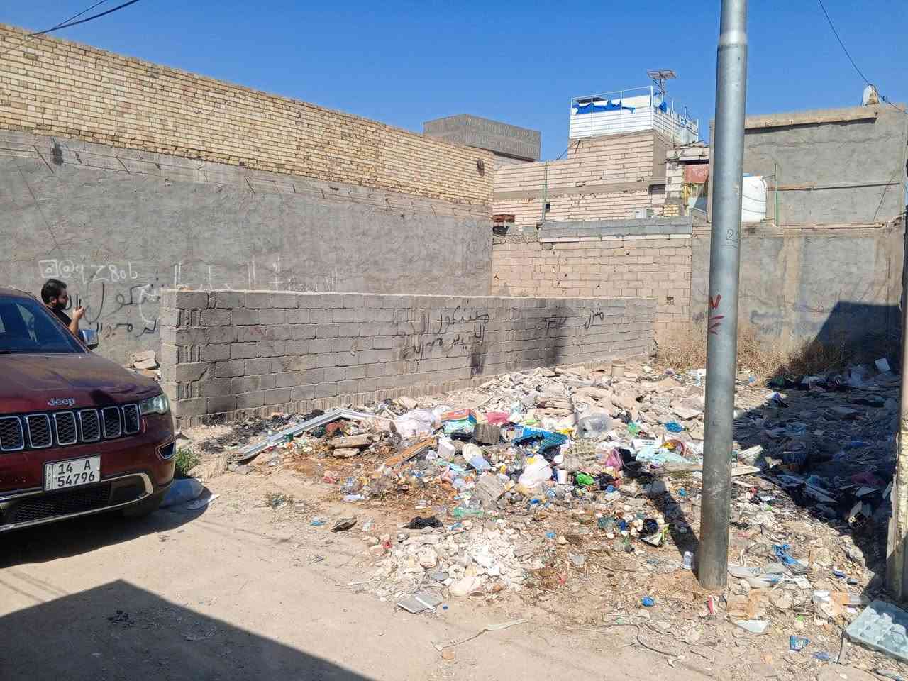 سلام عليكم قطعه للبيع المساحه170 متر مدخل الاول بكنطرة السلام شارع المدرسي مدخل الثاني شارع الحولي  السعر 74 وبيها مجال باقي التفاصيل الاتصال على رقم الهاتف ***********

