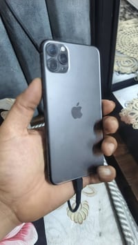 عندي ايفون ١١ برو ماكس مبدل شاشة الاصلية للبيع مناسب 07723231388 بغداد...