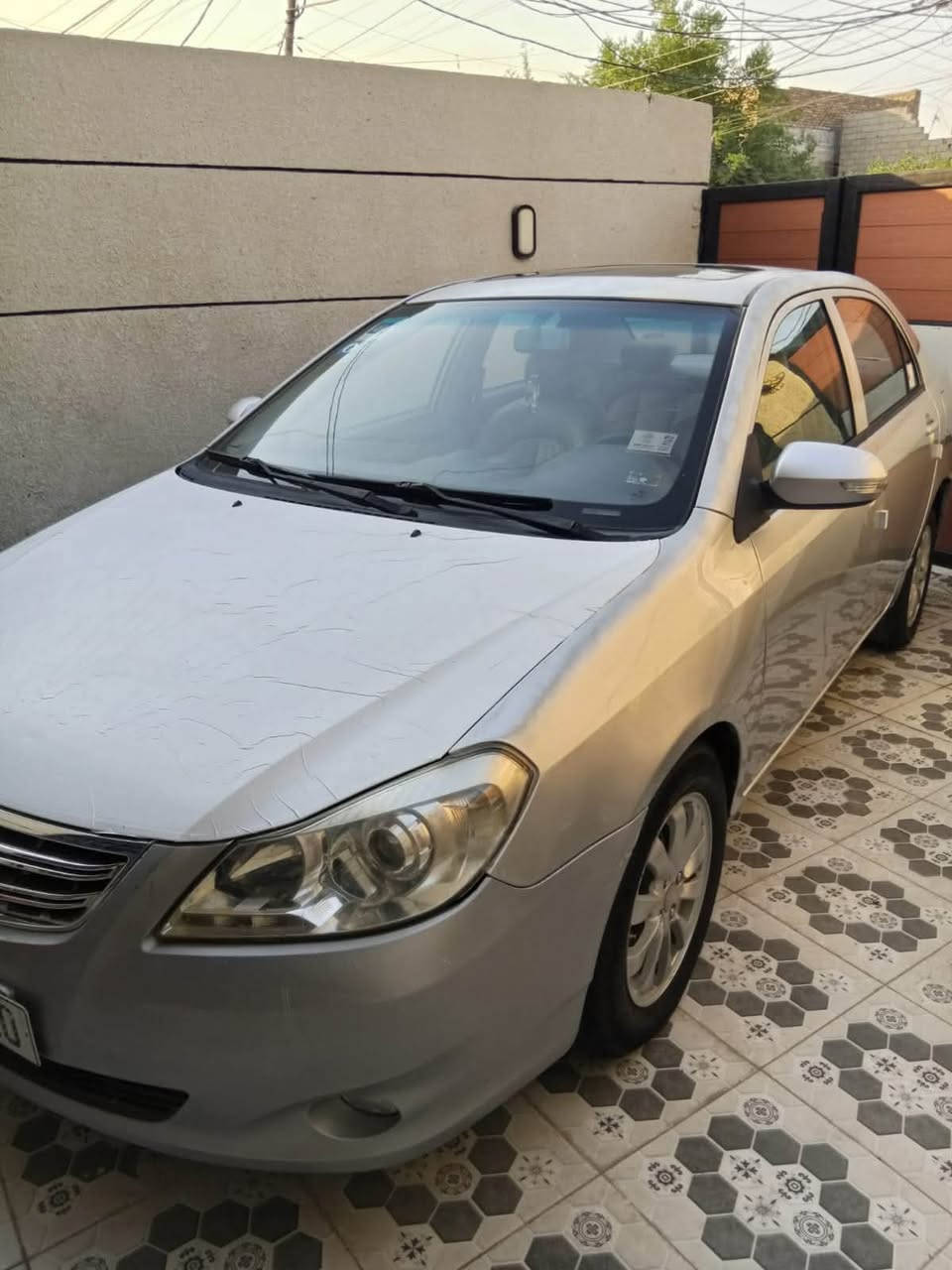 السلام عليكم بي وايدي جي G3 للبيع سيارة باسمي رقم بغداد الجديد كاملة مابيها نقص وخير من الله محرك كير تبريد تدفى كاملة من هاي التفاصيل بيها جراد قليل والصور واضحة كدامكم 
عارضها 48 ورقة وبيها مجال بسيط

