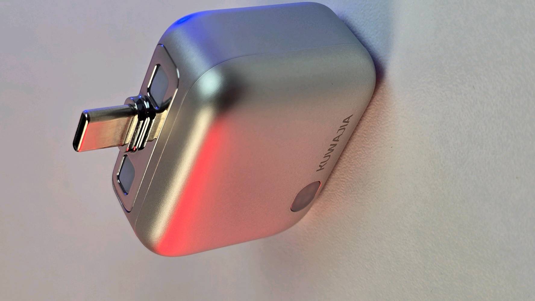 سعر 25الف توصيل مجاني 

🔋 اشحن جهازك بأمان أكبر مع Smart Auto Power Disconnector ⚡

تعبت من بقاء جهازك متصل بالشاحن لساعات بعد اكتمال الشحن؟ 👀

هذا المحول الذكي مزود بآلية فصل تلقائي تساعد على إيقاف الاتصال عند وصول البطارية إلى 100%.

✨ أبرز المميزات:

🔌 Type-C
🔋 فصل تلقائي عند اكتمال الشحن
🛡️ فصل طاقة فعلي ومرئي
🌡️ يساعد على تقليل الحرارة
🌙 مناسب للشحن أثناء الليل
📱 مناسب للهواتف والأجهزة اللوحية والأجهزة المتوافقة مع Type-C

اشحن، اترك جهازك، وخلي المحول يتولى الباقي. 🔋⚡