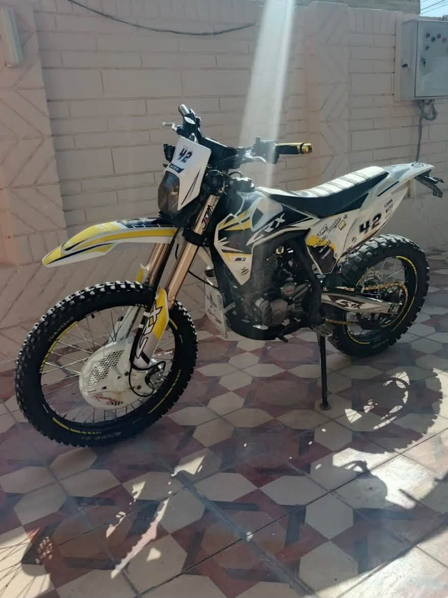 سلام عليكم
قفاز جي آر اكس 
مكينه 300cc
دراجه كامله 
ماعايزها شي تركب 
وتمشي تراي للبصره 
مكان دراجه صلاح الدين سامراء 
هـ***********
السعر 1400قابل للتفاوض
أوراق كامله 
اتصل وتدلل
