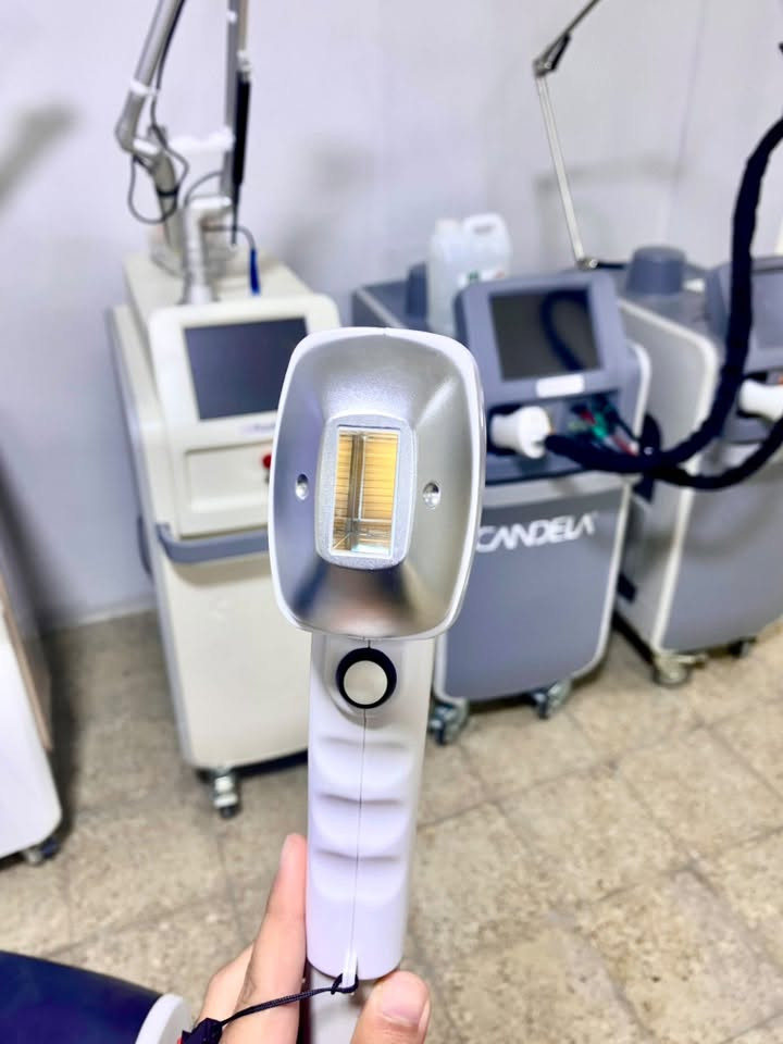 CANDELA MIX LASER
HAIR REMOVAL 

جهاز ازاله الشعر مع جميع ملحقاته مع بروب تحديد اللحيه والاماكن الضيقه 

الجهاز مستعمل ٢٠ يوم فقط 

ونتائجه من اول جلسه 

كورس الجلسات من ٤ الى ٦ جلسات 

وتبريد ثلجي يعمل على تقليل حراره الليزر لتكون الجسله أمنه ومريحه

تجيهز فوري 

وتدريب الكادر على استعمال الجهاز وتحقيق النتائج المضمونه  

للاستفسار مراسله الرقم عالواتس اب 

http://api.whatsapp.com/send?phone=9647763731617
