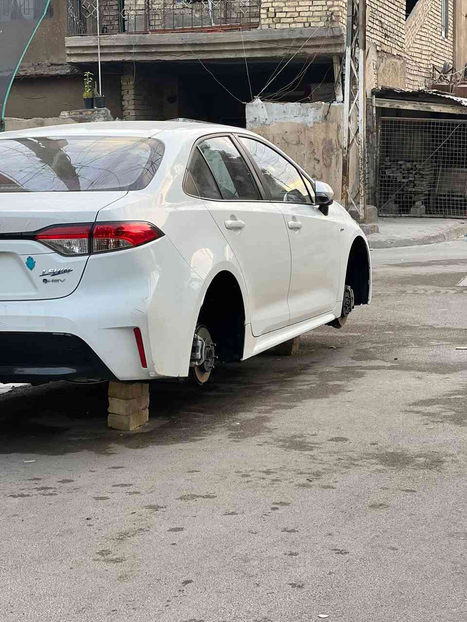 🚘 للبيع كورولا 2025 هايبرد 
🔹 موديل 2025 – هايبرد
🔹 وارد الصين – أعلى مواصفات
🔹 ممشى 110,000 كم
🔹 تحكم ستيرن
🔹 تثبيت سرعة
🔹 رادار
🔹 كاميرا خلفية
🔹 دوار
🔹 هاند بريك إلكتروني
🔹 زر Auto Hold
🔹 فتحة سقف
🔹 السيارة وكالة
🔹 محجوزة للمصرف لمدة 6 سنوات، وبعدها ينرفع الحجز حسب عقد المصرف

🛠️ ملاحظات السيارة:
• طخة بسيطة جداً بالباب
• الدعامية مصلح منها تقريباً شبر فايبر كلاس

💰 السعر: 135  

📞 للجادين فقط، للاتصال:
***********

🚘 السيارة جاهزة للفحص والمعاينة
