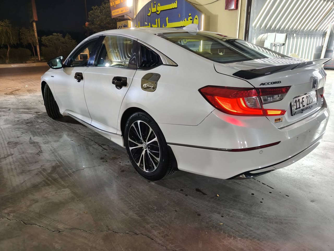 من رخصة الادمن للبيع أو المراوس Byd 
,محتاج فرق 
هوندا أكورد هايبرد 2022 (212 حصان)

فئة تورنك أعلى شي بالاكورد 

رقم بغداد باسمي تحويل مباشر 

مواصفات سيارة 

1- مكينة 2000 هايبرد 

2- كير ECVT دكم 

3- شاشة تحتوي على كار بلي + اندرويد اوتو 

4 - مقاعد جلد 

الامامي تبريد وتدفئة ومقعد السايق خزن ميموري

الخلفي تدفئة

5- داتا شو لعرض المعلومات امام السائق على جامة تدعم الخرائط وتنبيهات السيارة بأكملها

6- رادارات وحساسات مانع اصددام امامي وخلفي 

7- سياقة ذاتية تحديد مسار ومثبت سرعة

8- شتفتات ستيرن 

9- انضمة القيادة (EV-ECO- NORMAL - Sports)

10- فتحة سلايد روف 

11- اشاير بالمري+ حساسات تحذيرية بالمري

12- المري على بك ينزلن للأسفل 

13-ويل كاب 18 بلادي مال ياباني

14- دبلاتها بيها حساس كهرباء من تخلي سبورت تنطيك ثبات اقوى + الاستيرن يصير اثكل من طبيعي على مود الثباتية 

15- شاحن لاسلكي للهاتف

عليها اضافة 

1- سكوب مثلث بيانو بلاك 

2- سبايدر RS بيانو بلاك 

3- كب قبغ بانزين بيانو بلاك 

4- كفر يدات مع طوس بيانو بلاك

5- داش كام امامي وخلفي تسجيل 4K

6- بردات ابواب خلفية 

السيارة ضررها ربع الدعامية وربع جامرلغ الايمن مبدل ومصبوغ  ومباوك الباب هم صور  الحادث راح ارفقها هم

وربع الدعامية الامامية 

بيها بارد جامرلغ خلفي بصف البكلايت مامبين 

صدرها على بلاد بلكات جدد اصلي دينسو الياباني 
نوزلات وكلشي بالسيارة على بلاد
سعره 173 وبي مجال
للاستفسار 
*********** متوفر واتساب
