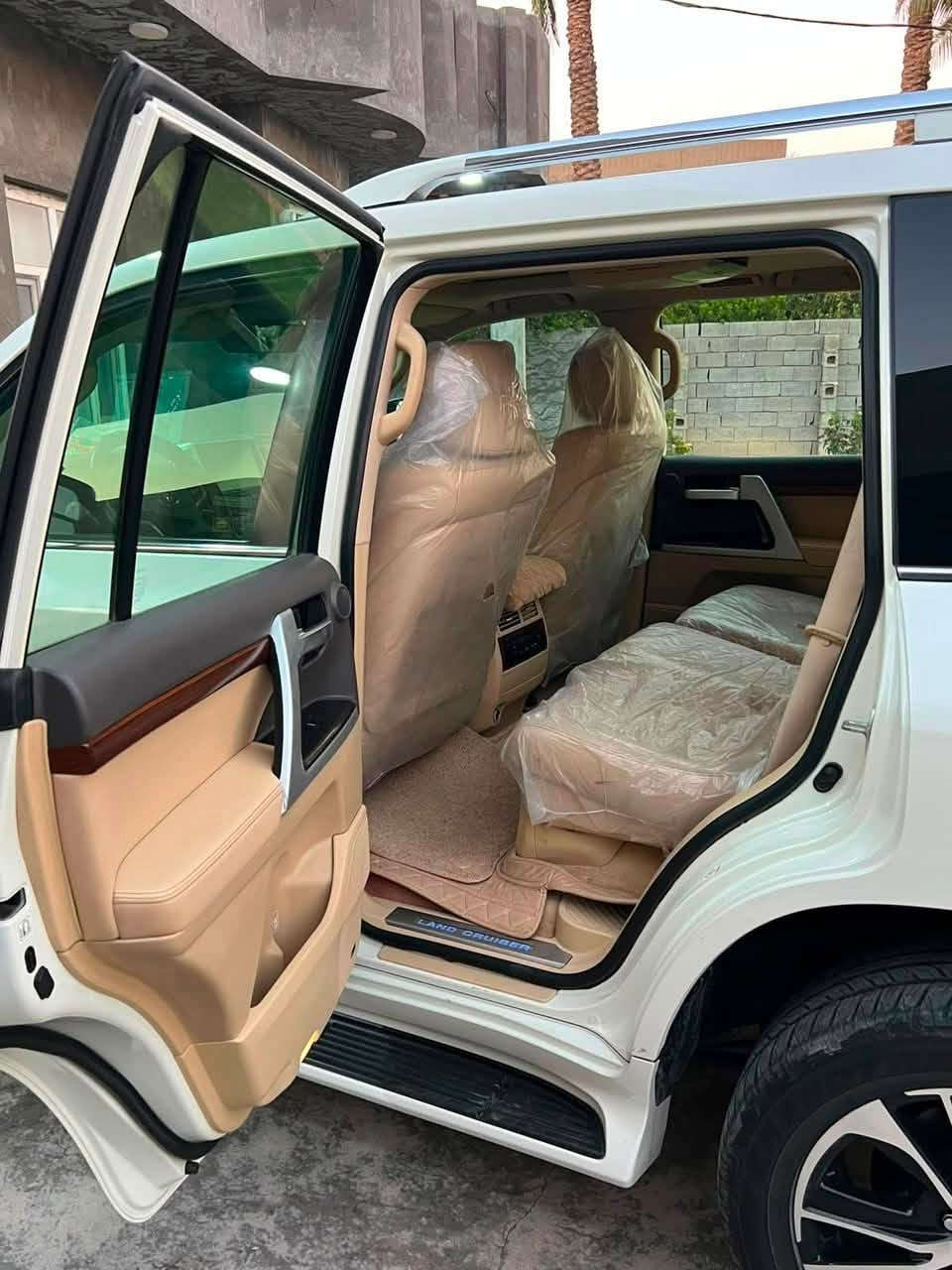 سلام عليكم
VXR بريميه 

موديل 2016 

لون ابيض 

المقاعد جلد

رقم اربيل

خليجي

السعر : $43000

رقم صاحب السياره : ***********

