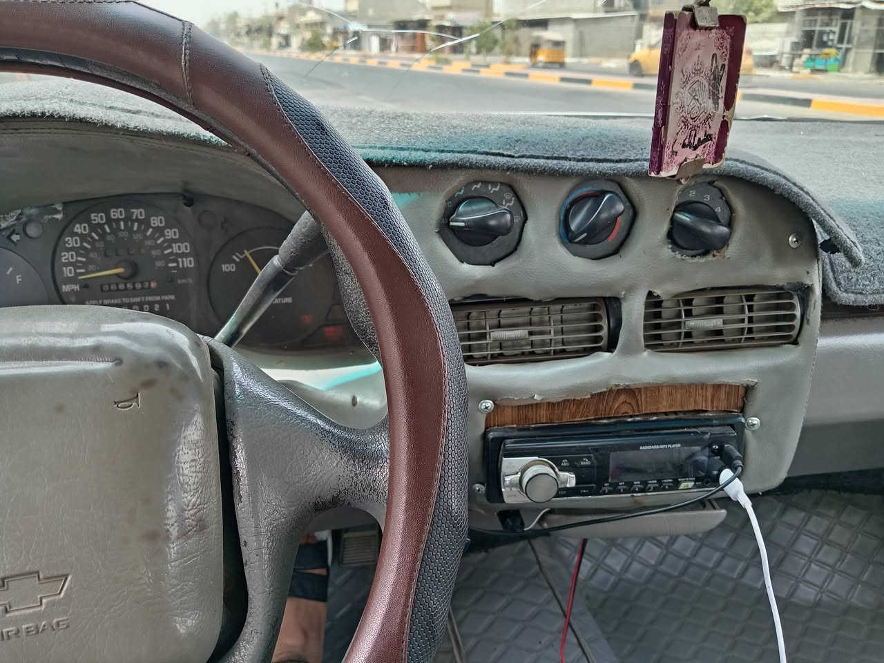 سلام عليكم سيارة شوفرليت لومينا ١٩٩٧ رقم بغداد الدولي تبريد تدفئة سيارة جاهزه ب٣٧ وبيهة مجال *********** عنوان ديالى بعقوبة التحرير
