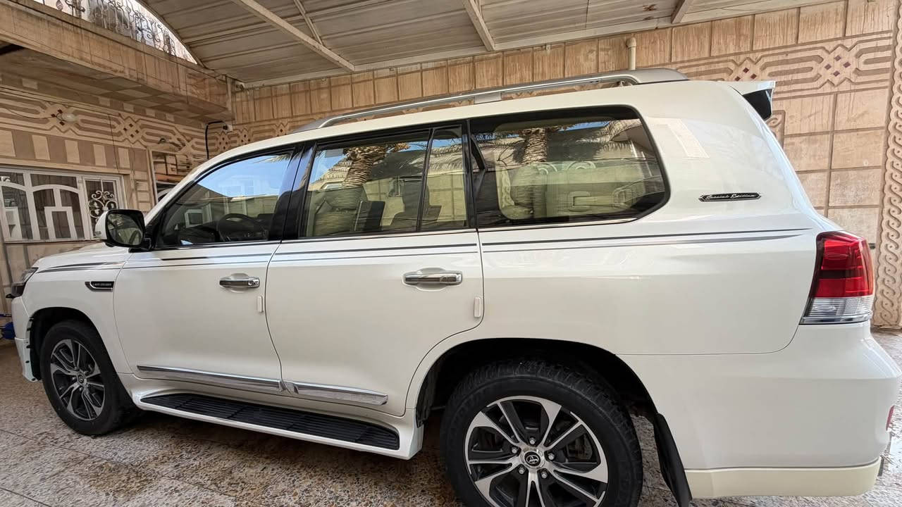 لاندكروز جكسارة 2020
GXR خليجي
* موديل 2020
* محرك 4.0 لتر V6 بنزين
* قوة 271 حصان
* عزم 385 نيوتن.متر
* گير أوتوماتيك 6 سرعات 
* دفع رباعي 4×4
* 8 مقاعد
* فتحة سقف
* تشغيل بصمة / دخول ذكي
* مثبت سرعة
* كاميرا خلفية
* حساسات موقف
* تحكم كهربائي بالمقاعد والمرايا
* تكييف أوتوماتيك
* نظام ABS ووسائد هوائية
السونار موجود بالمنشور
مكان السيارة // الديوانيه 
للاستفسار الاتصال ‭***********‬
