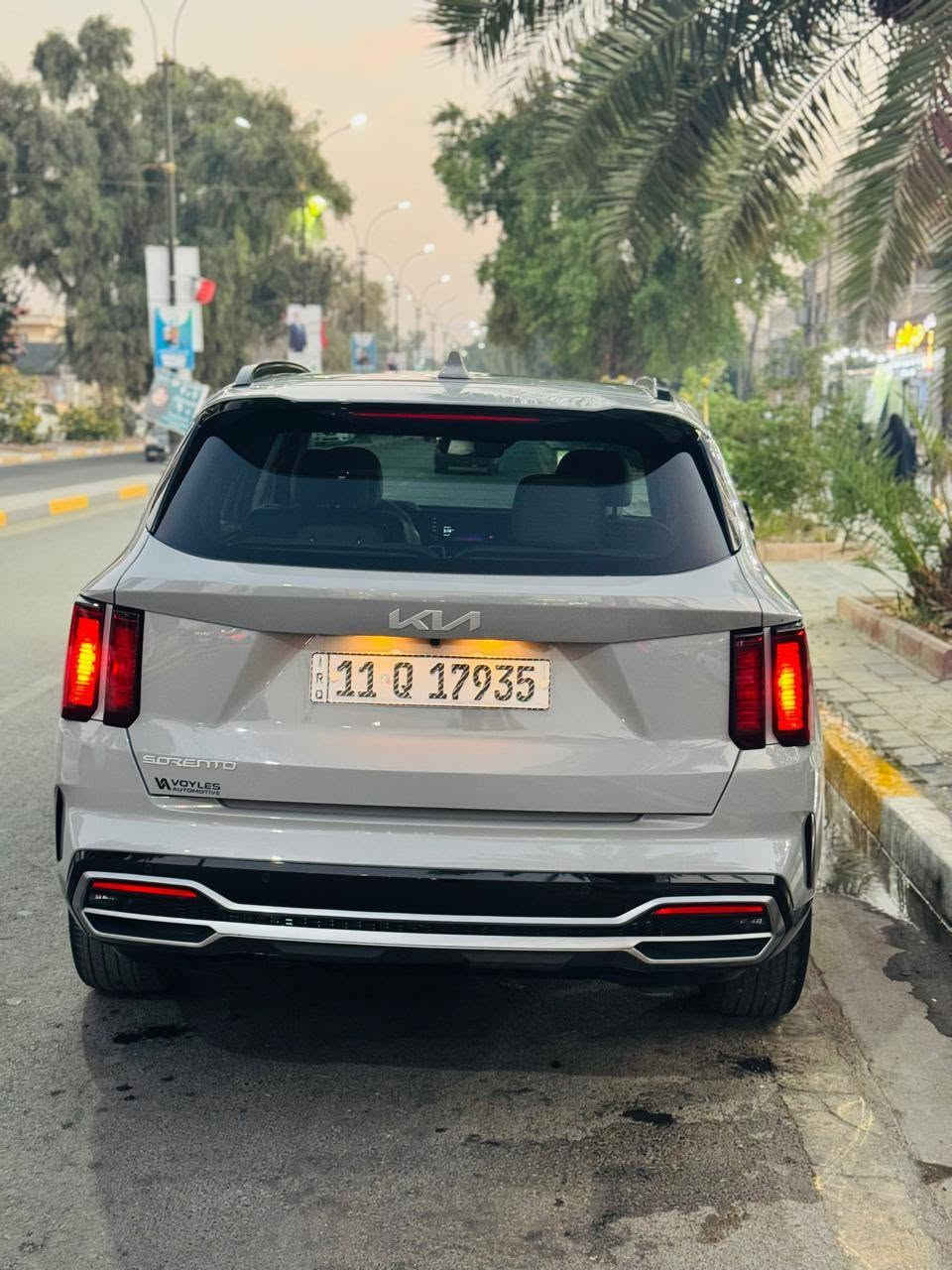 السلام عليكم
سورنتو 23 لون سمنتي
ماشية 28000 وقابل للزيادة
مكفولة من كل شي كير مكينة 
وارد امريكي محرك 2500 تيربو
ضربتها موضحة بالصورة و السونار موجود
فول مواصفات للأخير بانوراما داخل أبيض
سعرها 235
متواجد على هذا الرقم
***********
