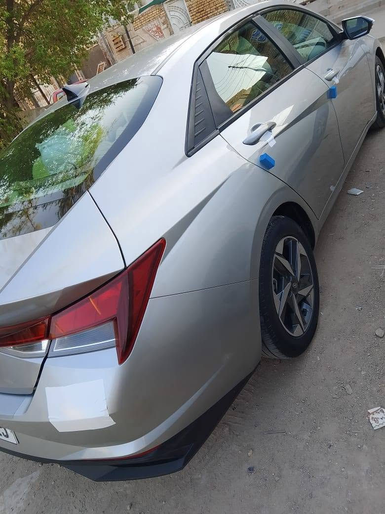 السلام عليكم 
إلنترا للبيع وارد امريكي 2022 محرك 2000 دوش ماشيه 55 ألف 
تبديل قطعتين رقم ذي قار معوقين وكالة عامة مطلقه 
الحادث الي موضح بالصورة بأمريكا تبديل الباب الخلفي للجهة اليمنى وهنا بالعراق جاملغ امامي جهة يسره 
بدون داخل ايرباك سليم جاهزه من كل شيء اي نقص ما بيها 
السعر ١٤٠ ورقه وبيها مجال 
التواصل ***********
