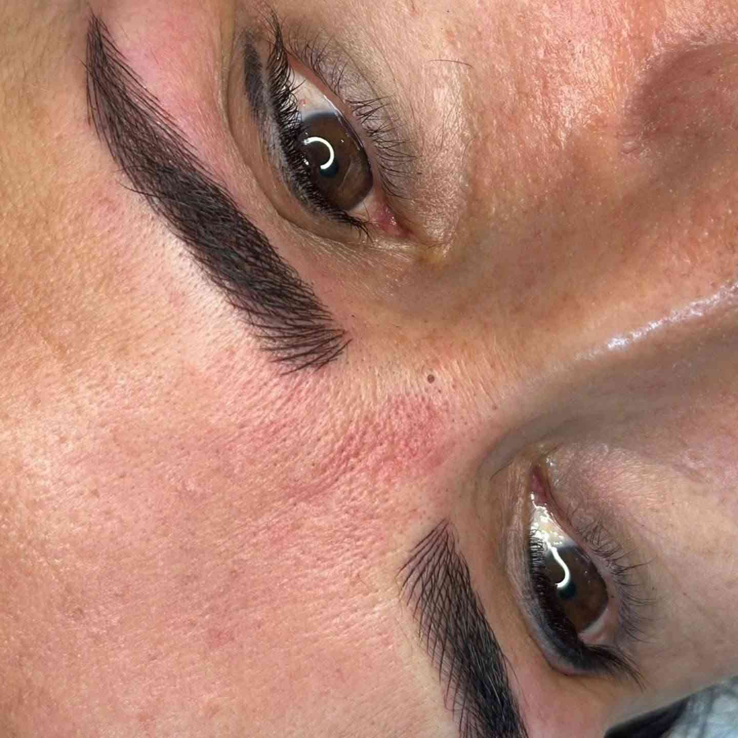 صالون فله سبا
قسم الحواجب
شغل ودقه ولا غلطه يمنه تعالي وطمئني 🌹💋
