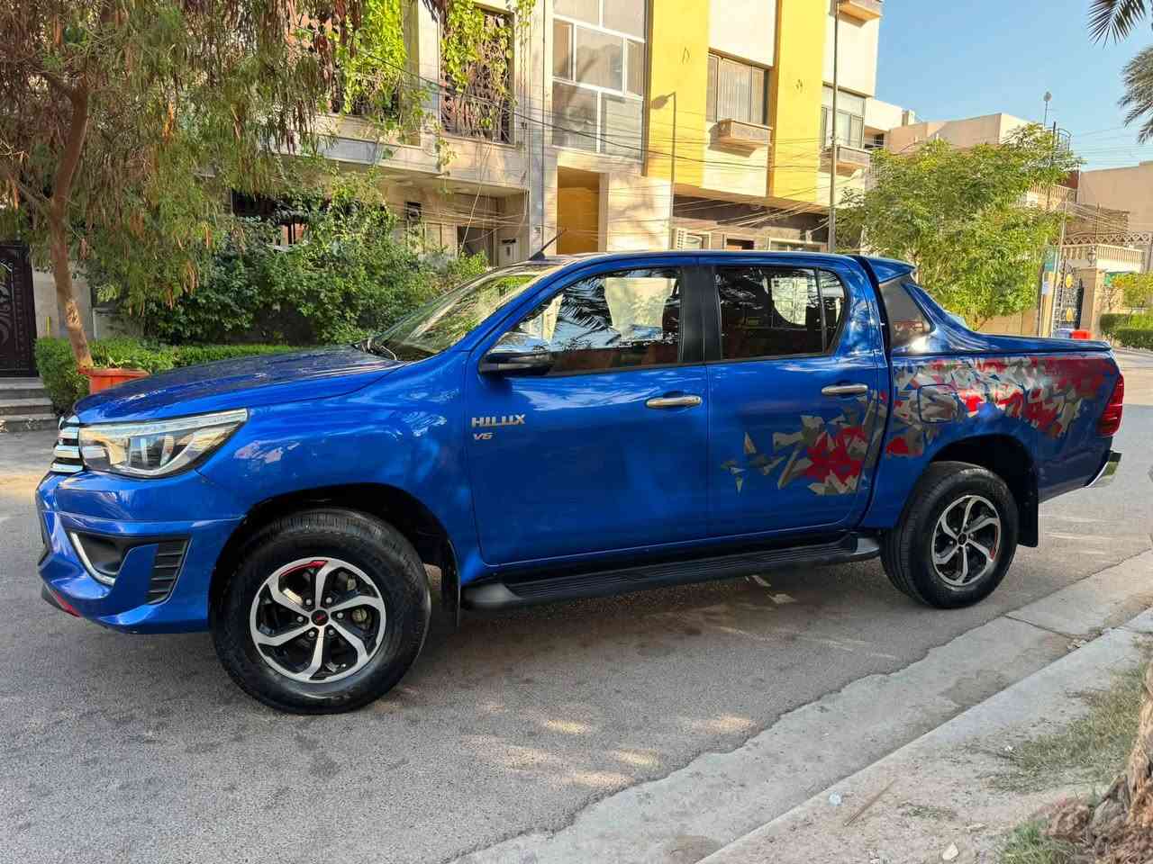 السلام عليكم
تويوتا هايلوكس فور ويل TRD
موديل /2020 
كير/ اوتماتيك  
محرك / 6 سلندر
مواصفات 
بصمه 
شاشه 
حساسات 
رقم اربيل  
ماشية /87 الف حقيقي 
بيها مكانات بارد فقط مكفوله من الصبغ 
السعر / 253 
العنوان بغداد الكراده
***********
