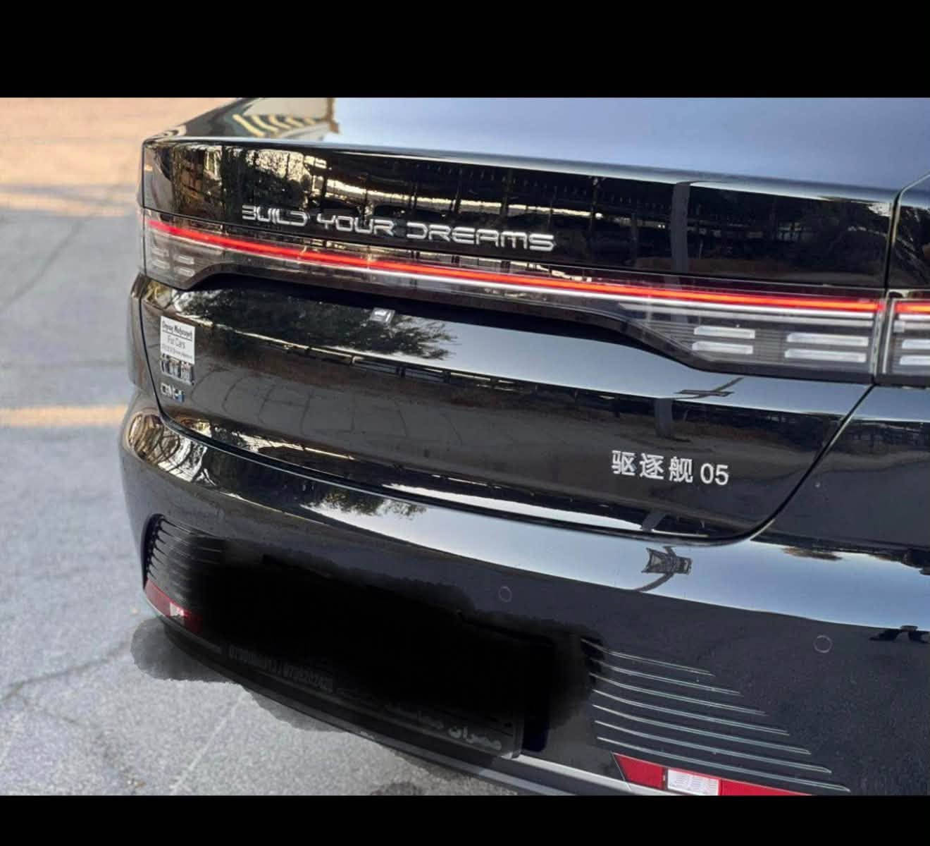 BYD DESTROYER 05 DM-i 2025
الون اسود رقم بغداد 
بي واي دي ديستروير
تقطع مسافة : 1200 كم بالفل
turbo 1500cc : سعة المحرك
سعة خزان الوقود : 48 لتر
حجم البطارية : KWH 8.3
تقطع مسافة : 55 كيلو في شحنة حجم المحرك الكهربائي : KWH 132
عزم الدوران : N.M 316
التسارع من 0 إلى 100 كم/س : 6.9 ثواني فقط
عدد الأحصنة : HP 179
نوع البطارية : بليد
المواصفات :
كراسي جلدكامرا خلفية
انظام التشغيل عن بعد نظام الدخول الذكي
(HOLD AUTO ( هاند بريك كهربائي
اوامر صوتية للتحكم بالسيارة
حساس مطر
شاشة بحجم 12.8 إنش
شاشة العدادات 10.25 إنش
عدد السماعات 12
عجلة القيادة جلد
ازجاج ملون
حساسات خلفية
انظام الضوء النهاري
•تحكم كهربائي بالمرايا الجانبية
ماشيه 21  الف اسعر💴 20💴 مليون 
العنوان سامراء رقم الهاتف بي واتساب 
***********
