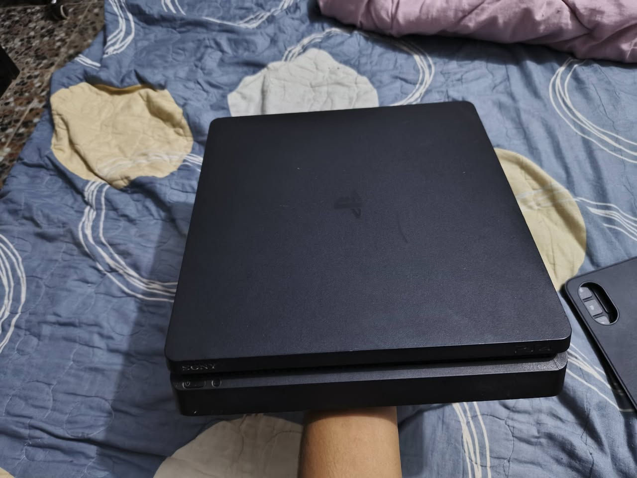 السلام عليكم
جهاز PS4 نظام 13.52 التهكير عن قريب ينزل 
جهاز ما مفتوح ابدا اخذته قبل 6 اشهر،واستعملته بس شهرين 
الجهاز شغال مابي اي شيء وما داخل صيانة وما مفتوح،(ويا قرص بتل فيلد الجزء الخامس وبيس 27)، وجوستكات 2 تجاريات واحد مامستخدم ( جديد) 
السعر 190 وبي مجال، مكاني ديوانية للتواصل خاص 
او واتس ***********
