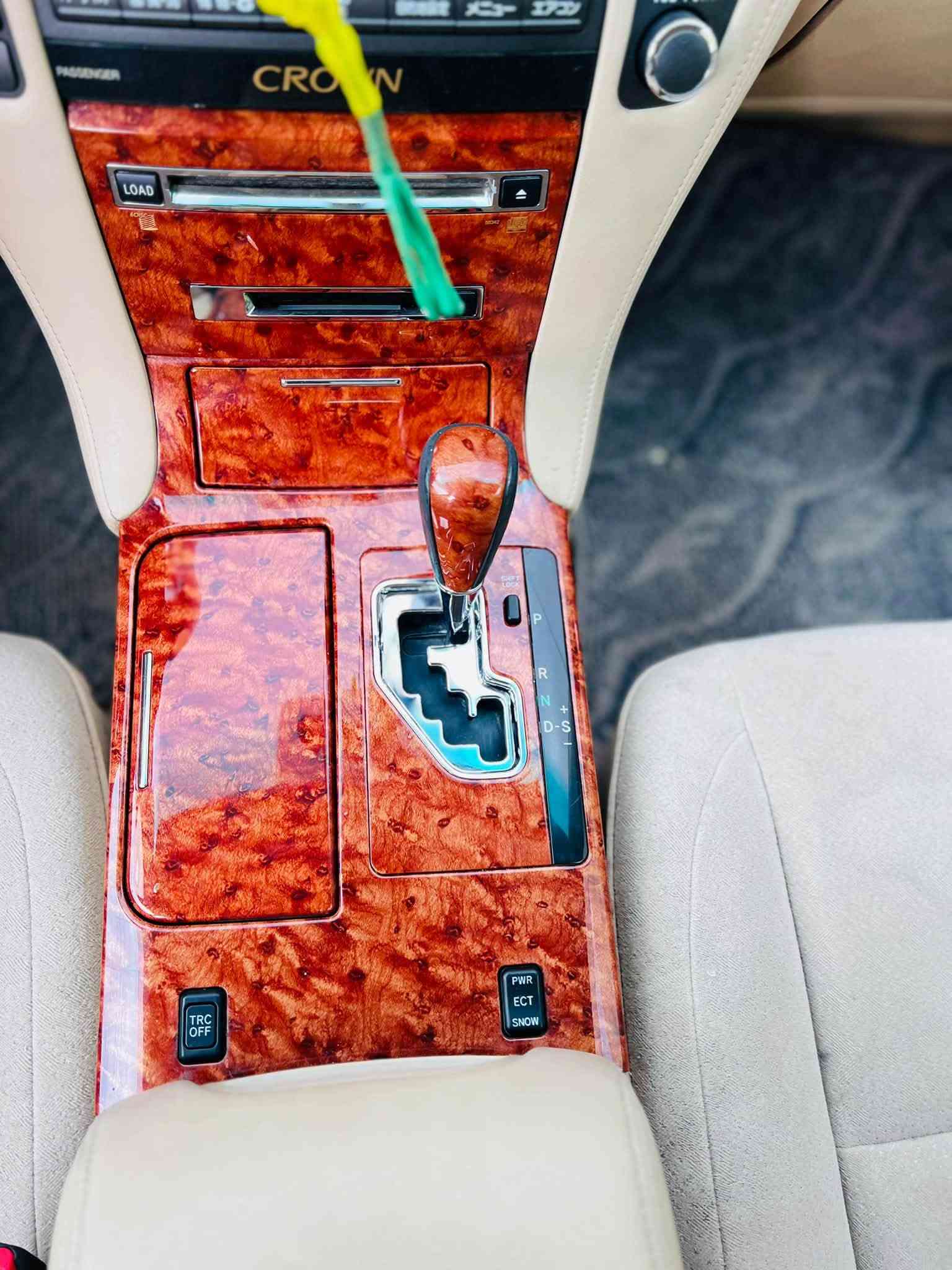 شاهینە بڕاوە  2005
گێڕوو مەکینە گەورە182 بێ دووکەڵ
کامل مەسرەف 
کۆدی هەیە .
دەعموو لێدراو کەڤەربەشەرت.
250مەسرەفی نیە 
دوو پارچە بۆیاخی ئەورووپای هەیە
سعری 50گەڵاو مەجال لەسەیسایەقم
***********
***********
