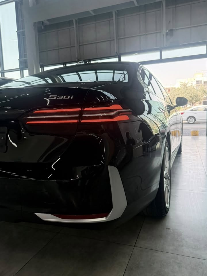 Bmw  530i ( 2025) سیارة كلين تايتل بدون ضبغ و بارد بدون شخط. سيارة مكفولة دعاميية لل دعاميية. ***********
