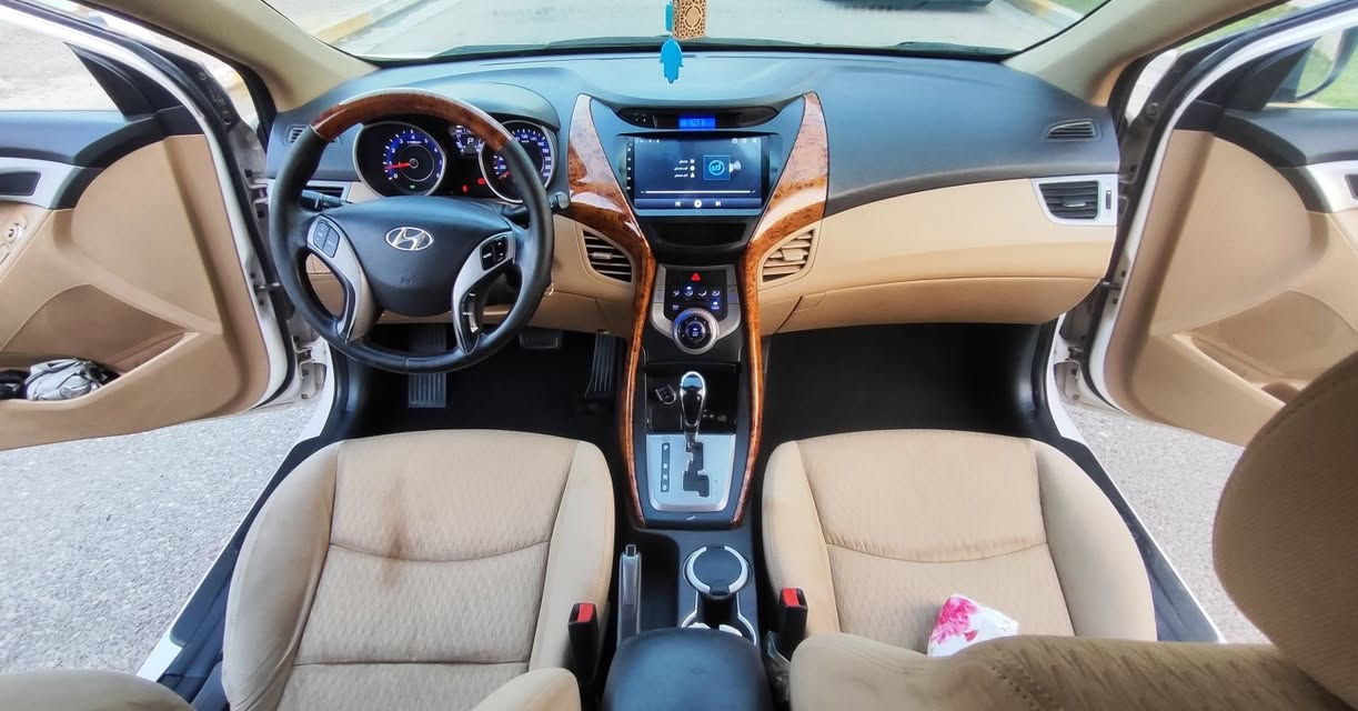سلام عليكم.... 
هونداي النترا 2014 خليجي كامل موصفات GLS #النترا 
ماشيه 119 كم
محرك دوش 1800
تبديل باب خلفي الايمن الخلفي نفس الون
بيهه طخه خفيفه بلجاملغ بلهلال 
سياره جاهزه مابيهه نقص
مكان بغداد العامرية
سعر 115$ورقه 
للاستفسار
***********
