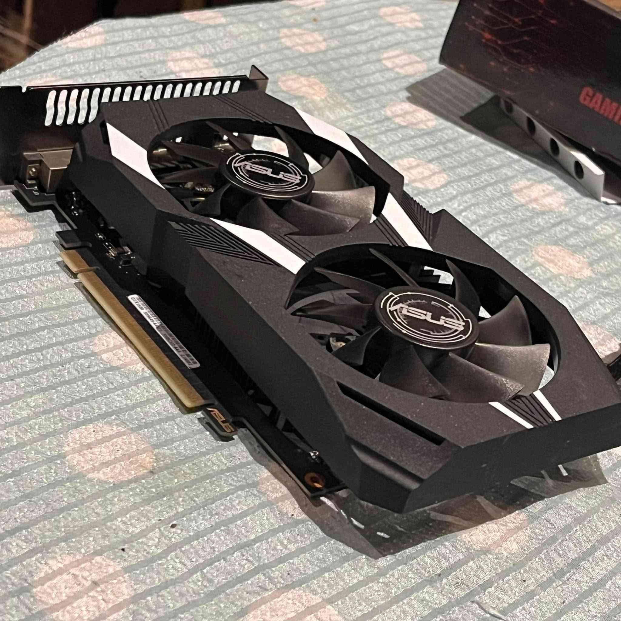 كرت شاشة RX6500XT • SSD 512 جيجا • رام 16 جيجا 2133